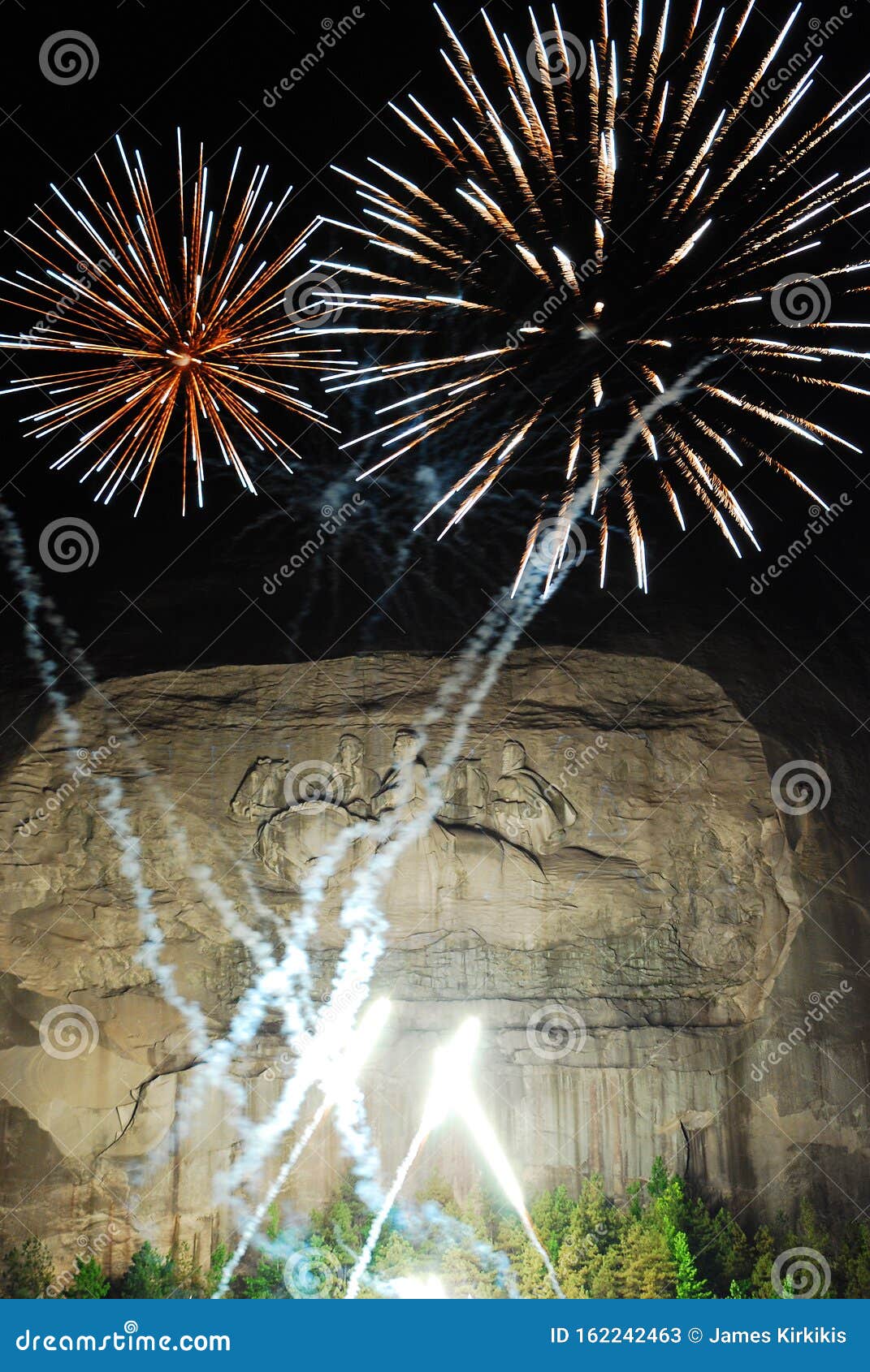 Feu D'artifice à Stone Mountain Photo stock éditorial - Image du