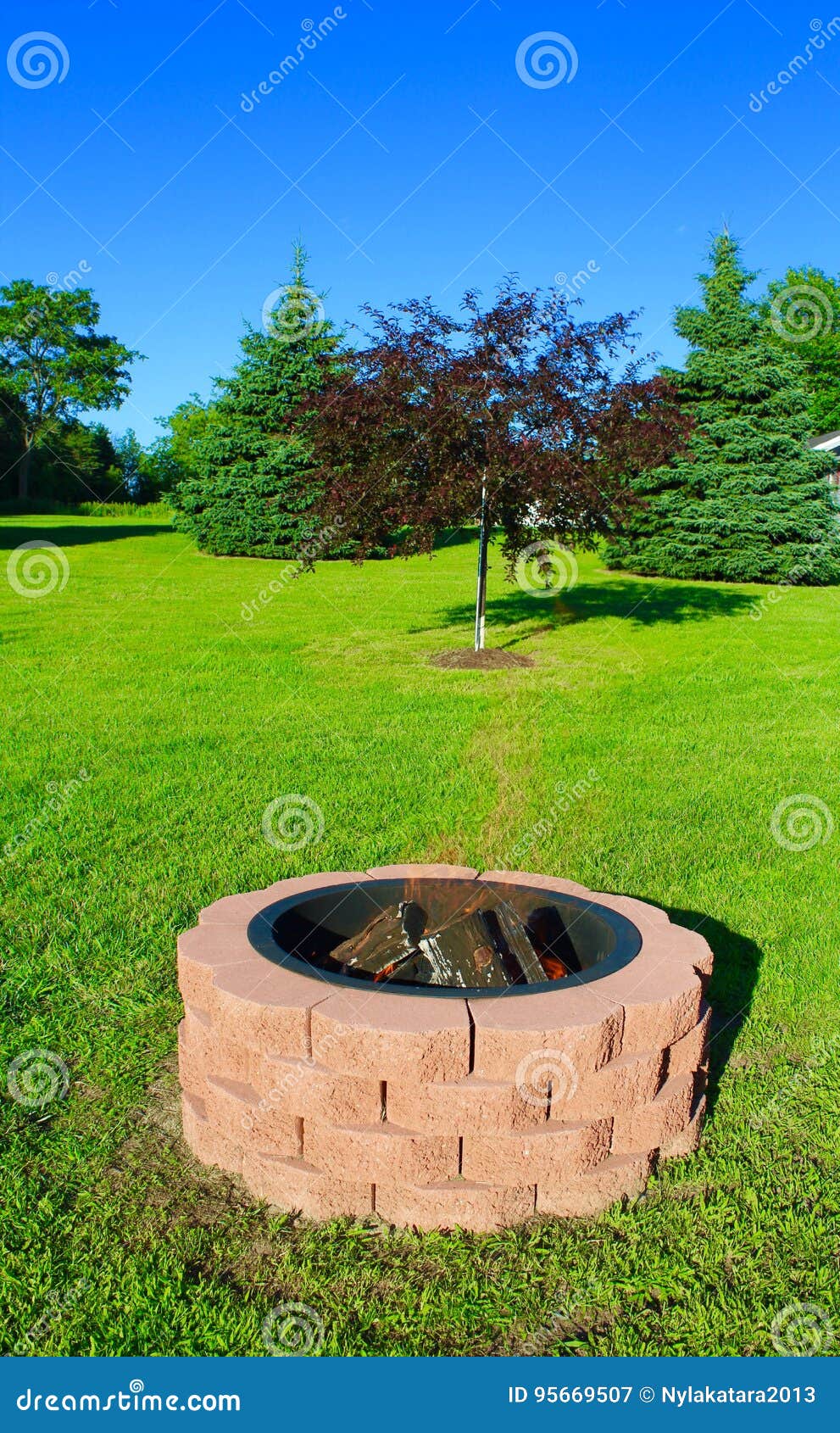 Feuergrube stockbild. Bild von landschaft, handgemacht 95669507