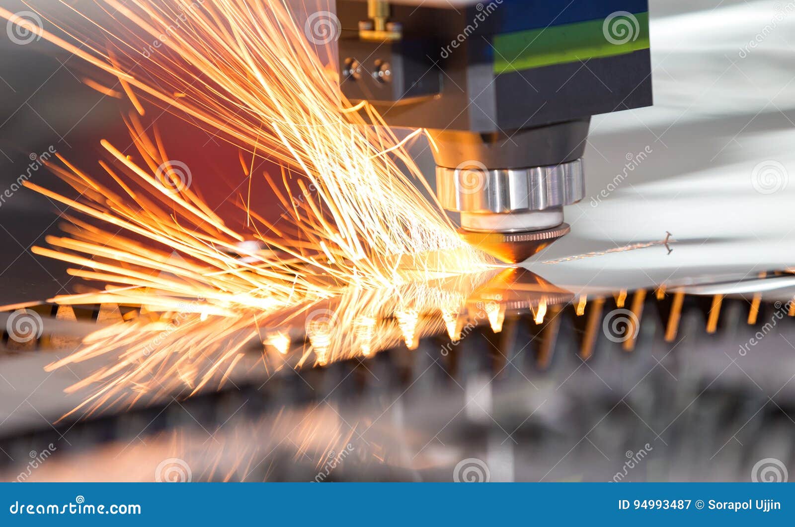 Feuillard De Soudure Laser De Commande Numérique Par Ordinateur De Haute  Précision Image stock - Image du flammes, fabrication: 94993487