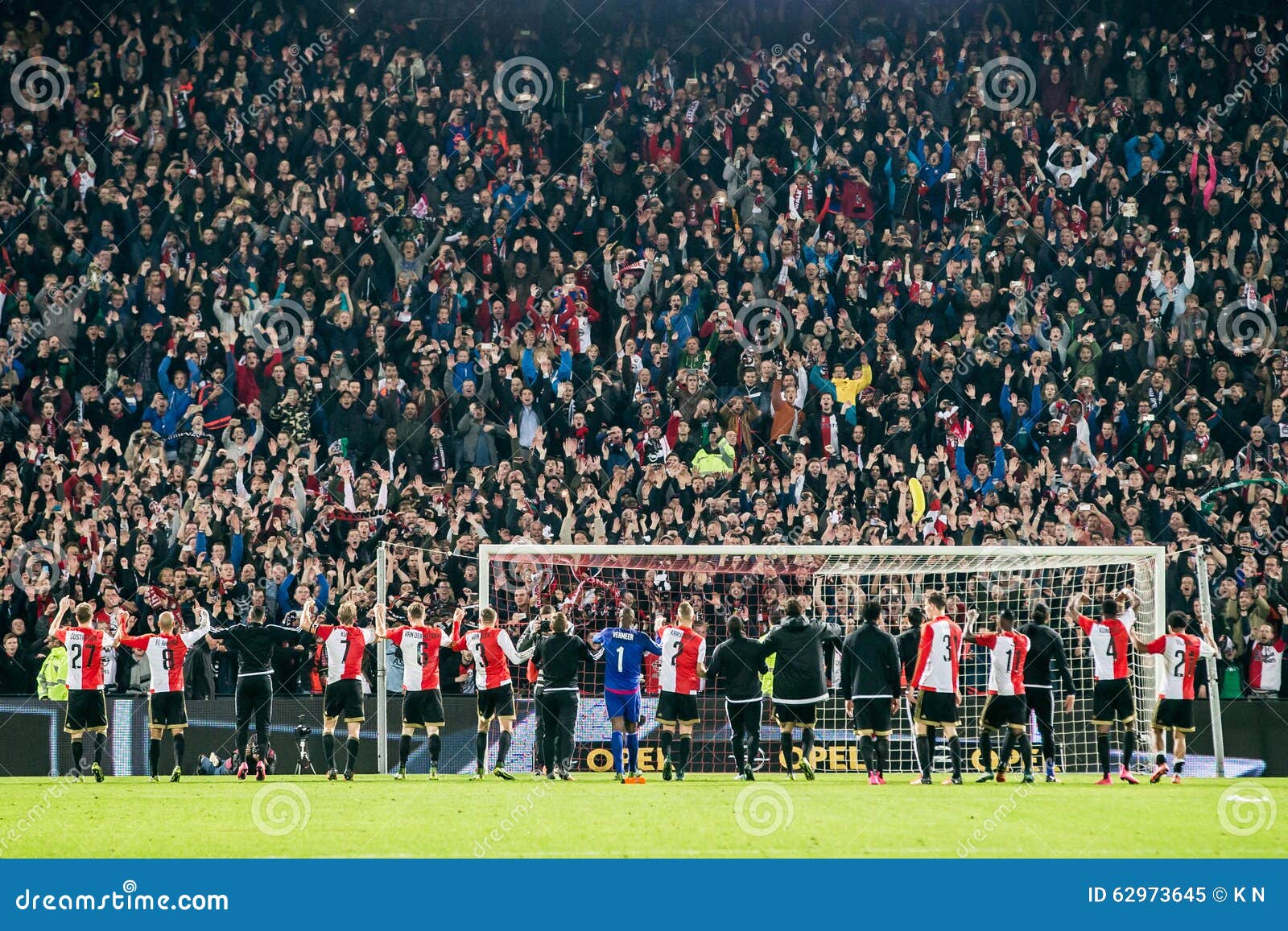 tunnel Dertig straal Feyenoord Players Thank the Enthusiastic Fans Editorial Image - Image of  players, kuip: 62973645