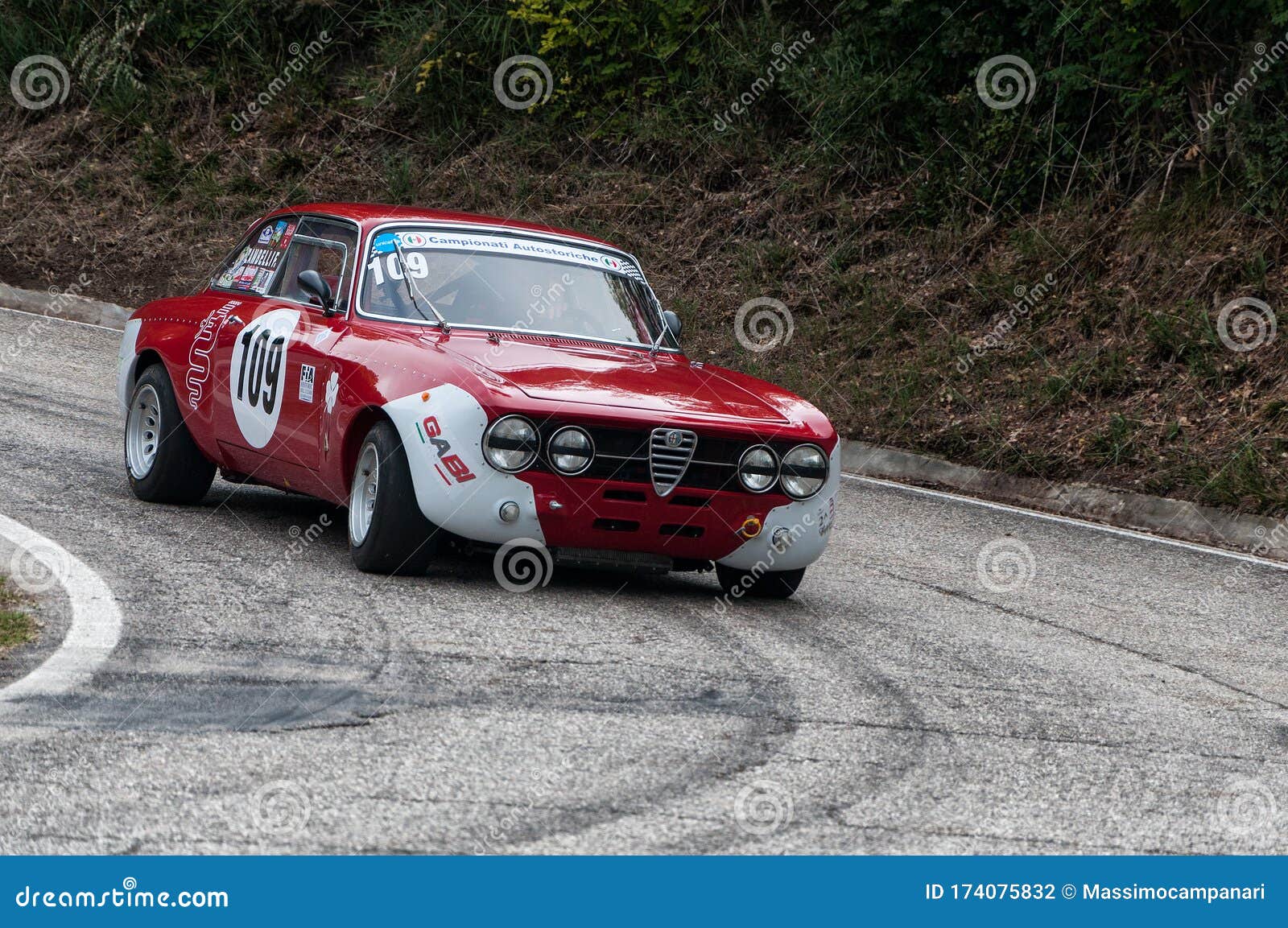 A Mille Miglia, famosa corrida italiana de carros antigos, chega aos  Estados Unidos - Jornal O Globo