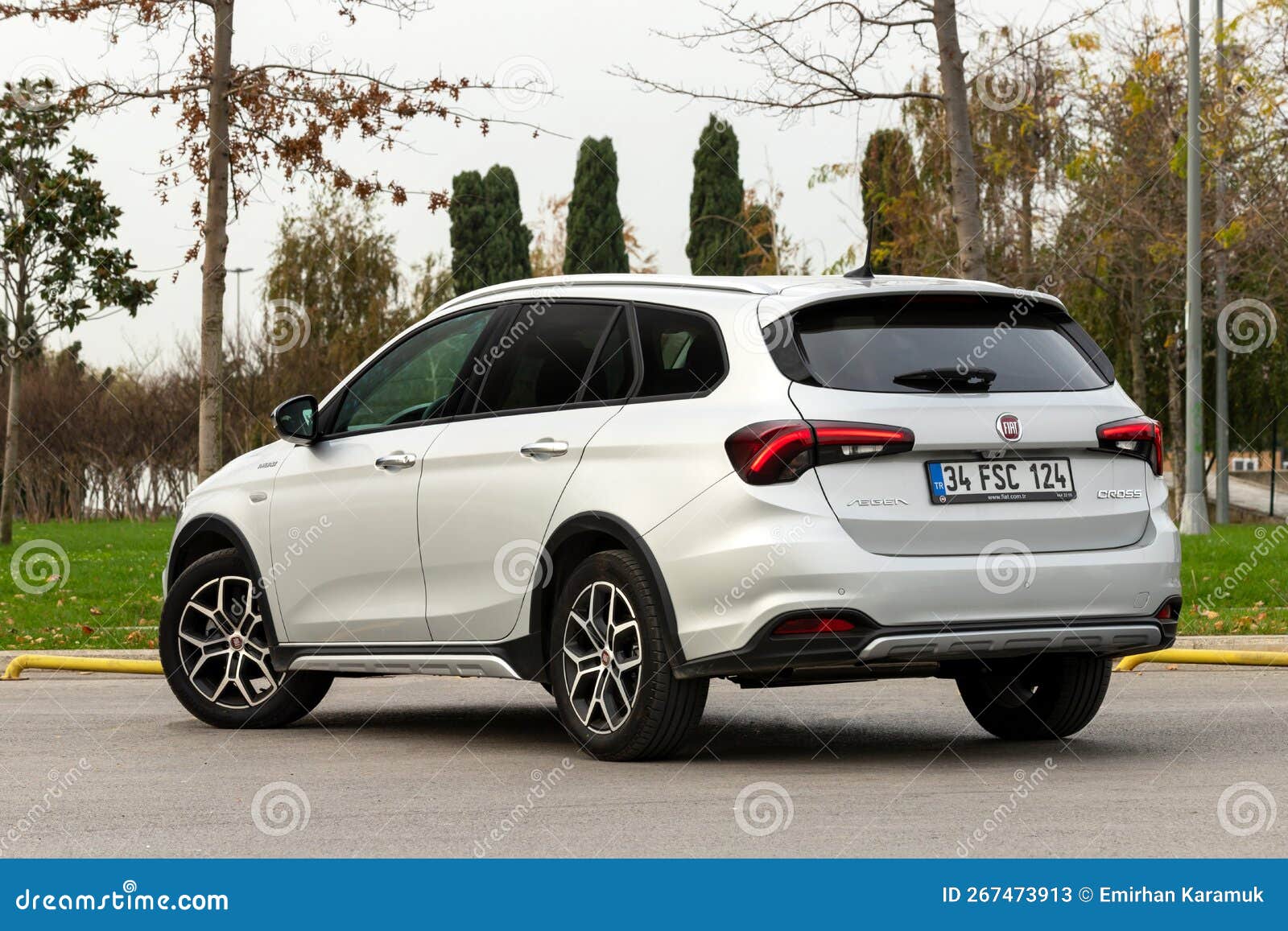 https://thumbs.dreamstime.com/z/fiat-tipo-cross-wagon-fiat-tipo-cross-wagon-station-wagon-car-also-known-as-fiat-egea-turkey-267473913.jpg