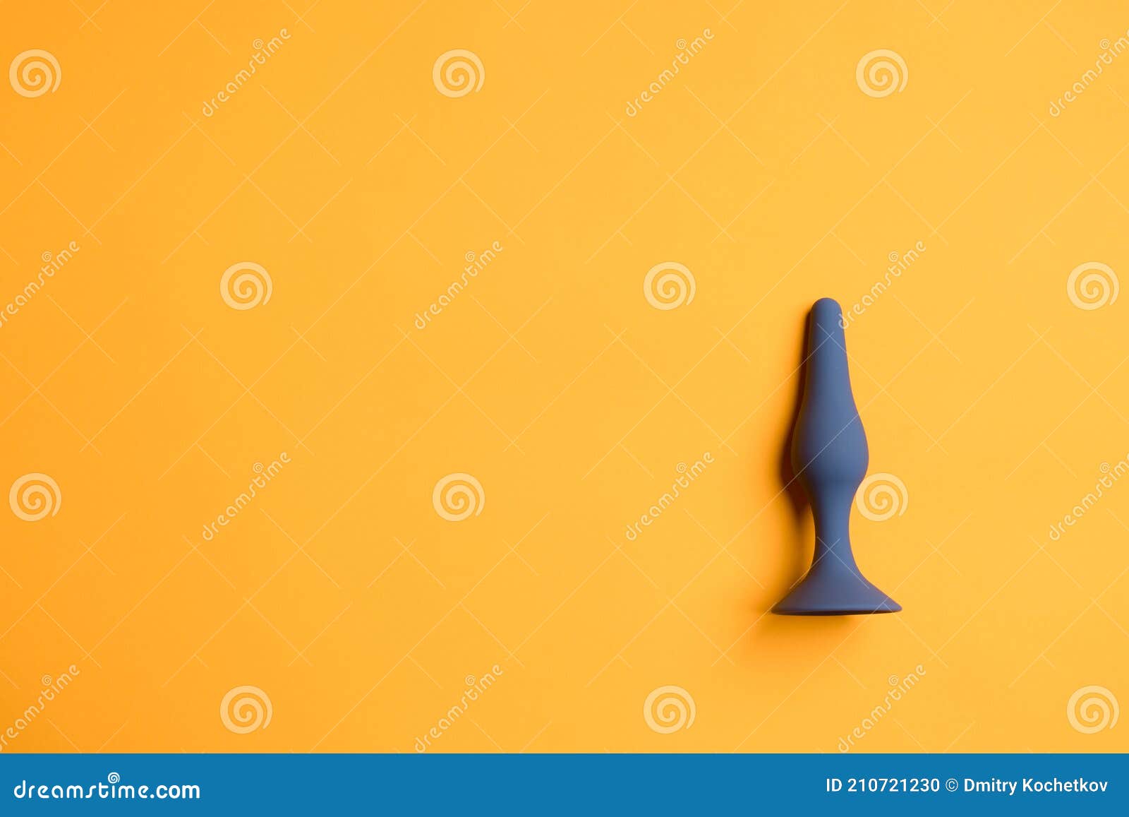 Ficha Preta Sobre Fundo Laranja. Conceito De Loja De Sexo esposa 1600x1157 foto Ficha Preta Sobre Fundo Laranja. Conceito De Loja De Sexo foto