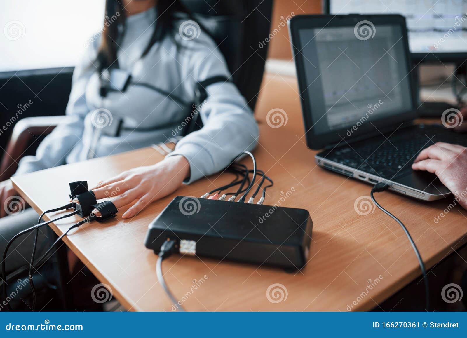 fidelity-verification-girl-passes-lie-detector-in-the-office-asking-questions-stock-image