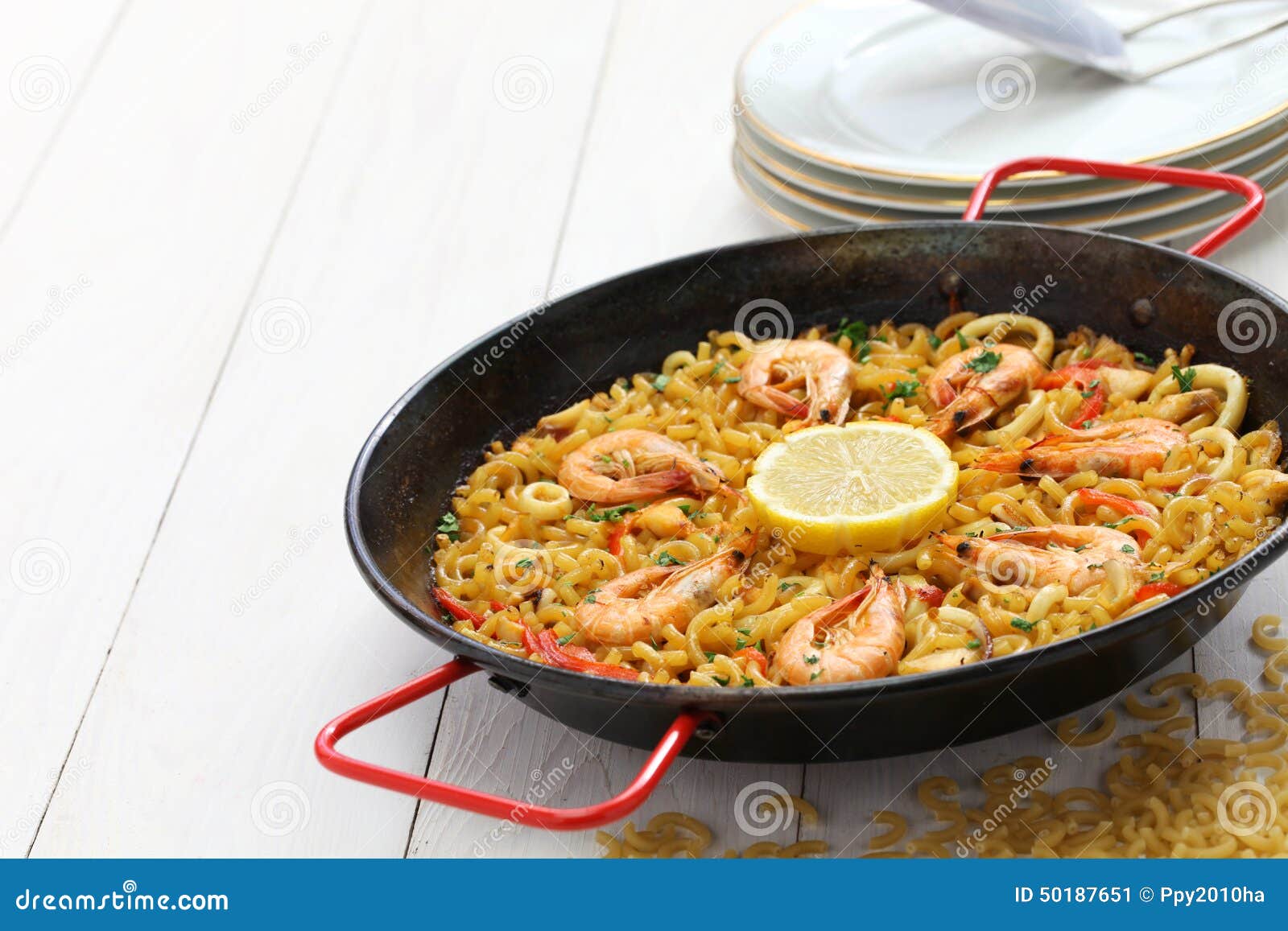 fideua de marisco, seafood pasta paella, spanish cuisine