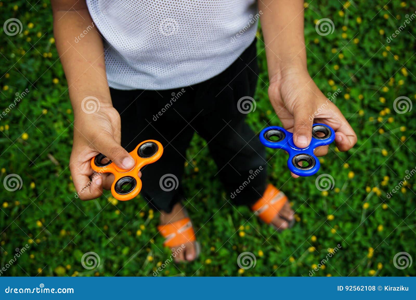 cartpanda Fidget Ring Toy for Kids, Anti Stress Finger Rings, Magical Finger  Spinning Toy (3 Pcs) Random Color - Fidget Ring Toy for Kids, Anti Stress Finger  Rings, Magical Finger Spinning Toy (