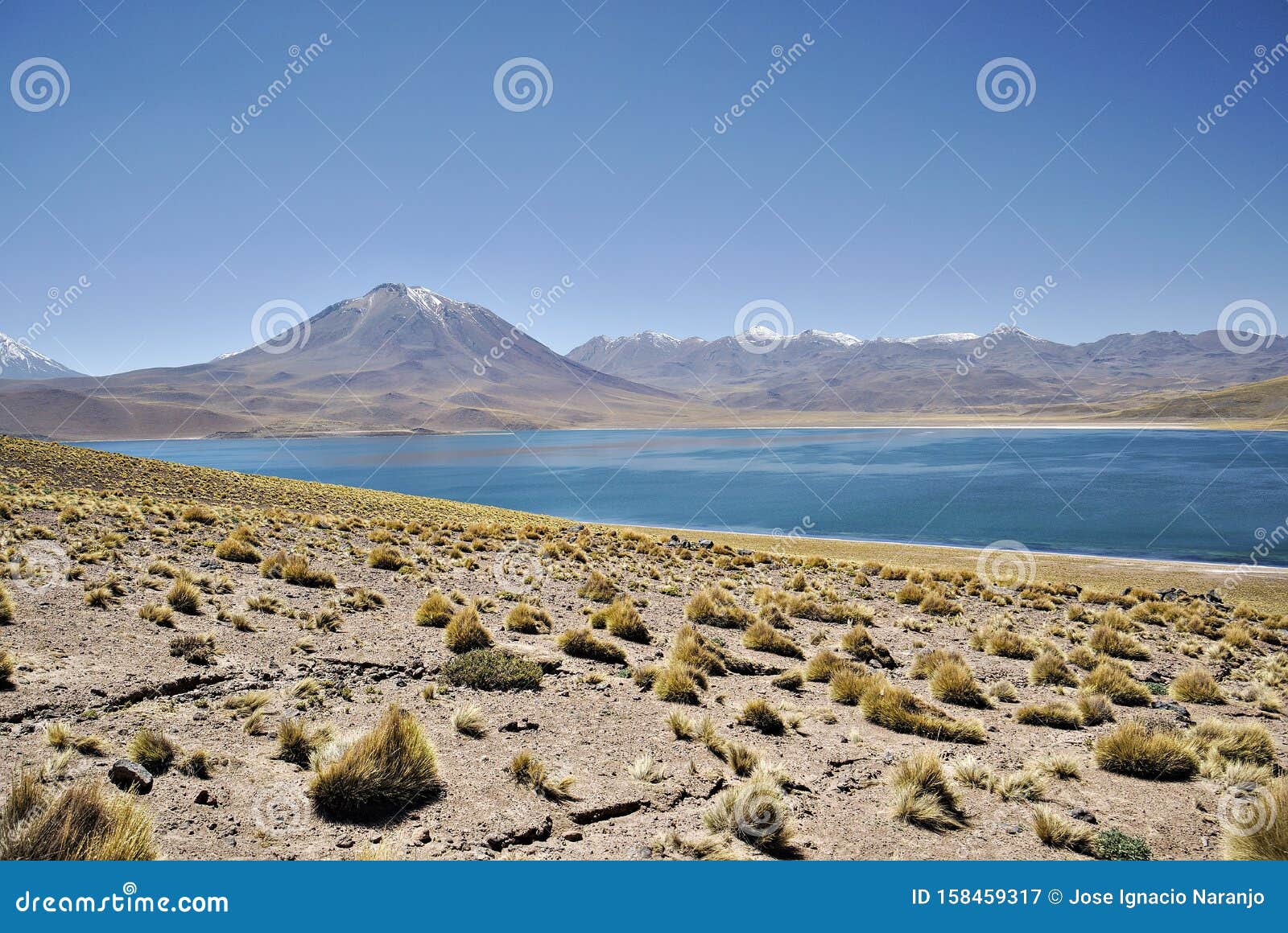lake miscanti with vulcano miÃÂ±iques