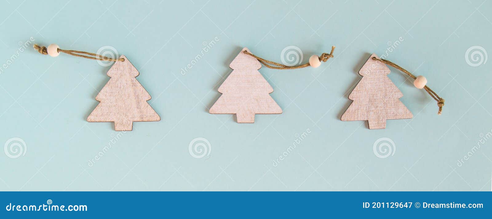 Fiesta Feliz. Tres Bonitos árboles De Navidad De Madera Decoración De Juguetes Miniatura Para El árbol De Navidad. Navidad Navideñ Imagen de archivo - Imagen de miniatura, lindo: 201129647 Fiesta Feliz. Tres Bonitos árboles De Navidad De Madera Decoración De Juguetes Miniatura Para El árbol De Navidad. Navidad Navideñ Imagen de archivo - Imagen de miniatura, lindo: 201129647