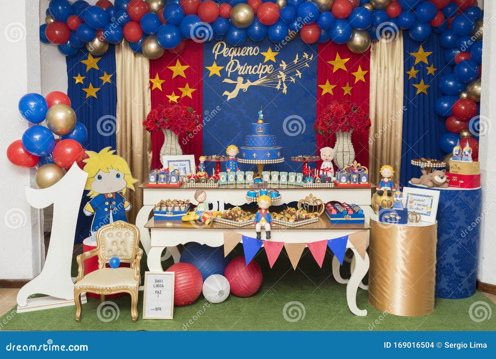 Fiesta Temática Del Principito Mesa Decorada Para Celebración De Cumpleaños  Infantil Imagen de archivo editorial - Imagen de brillo, planeta: 169016504