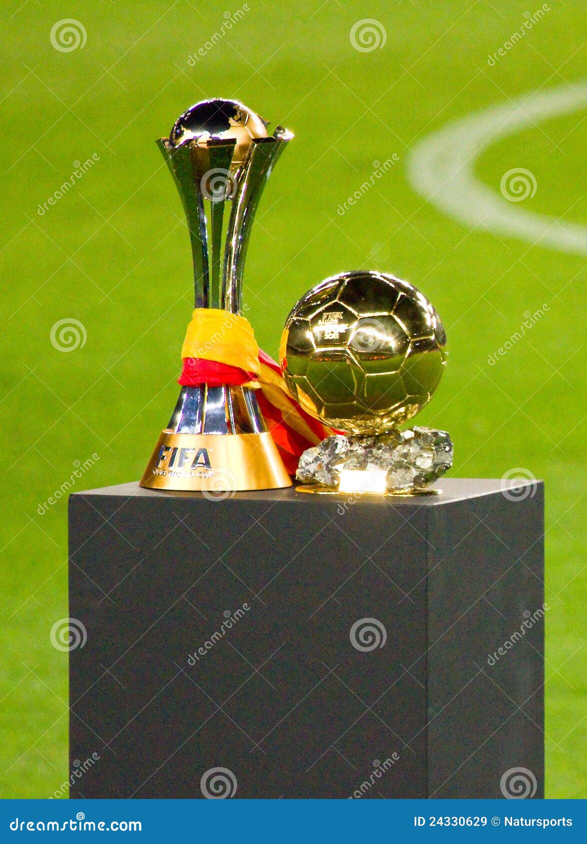 World cup trophy football hi-res stock photography and images - Alamy