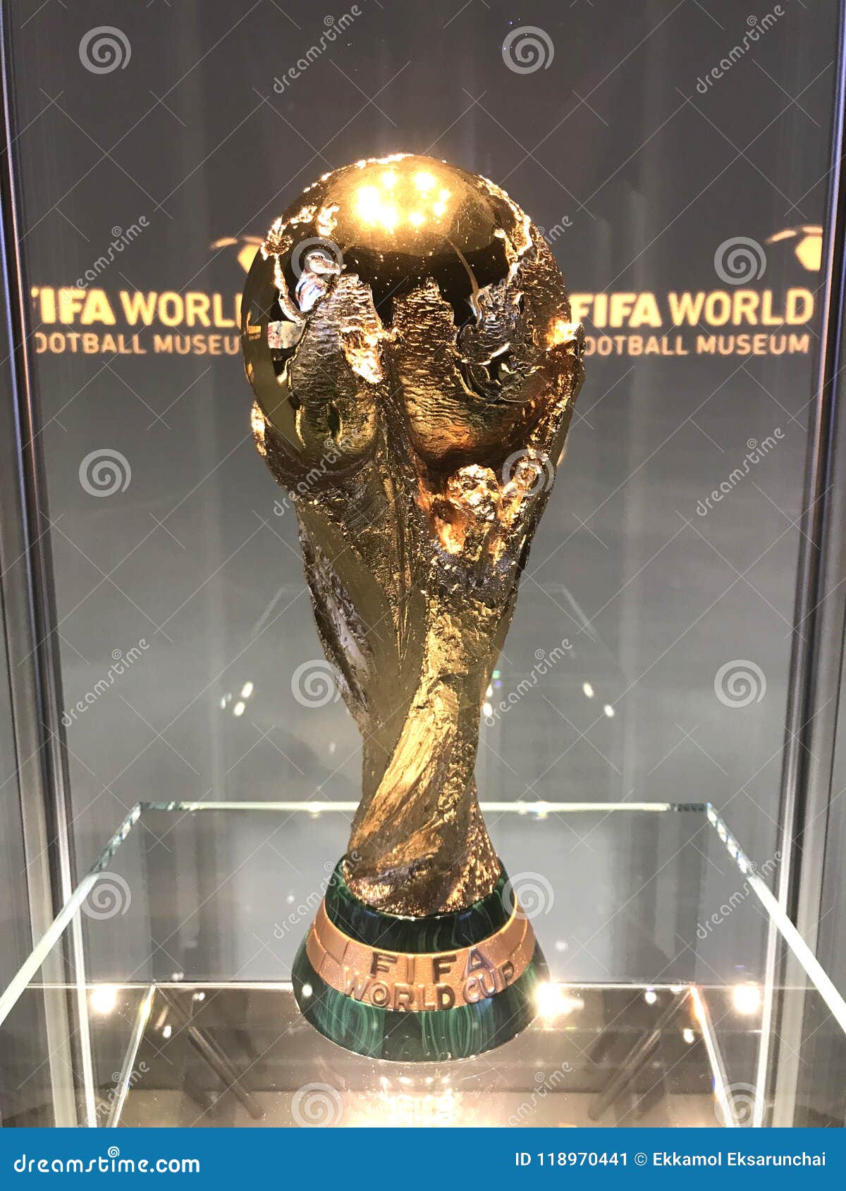 France world cup trophy 2018 hi-res stock photography and images - Alamy