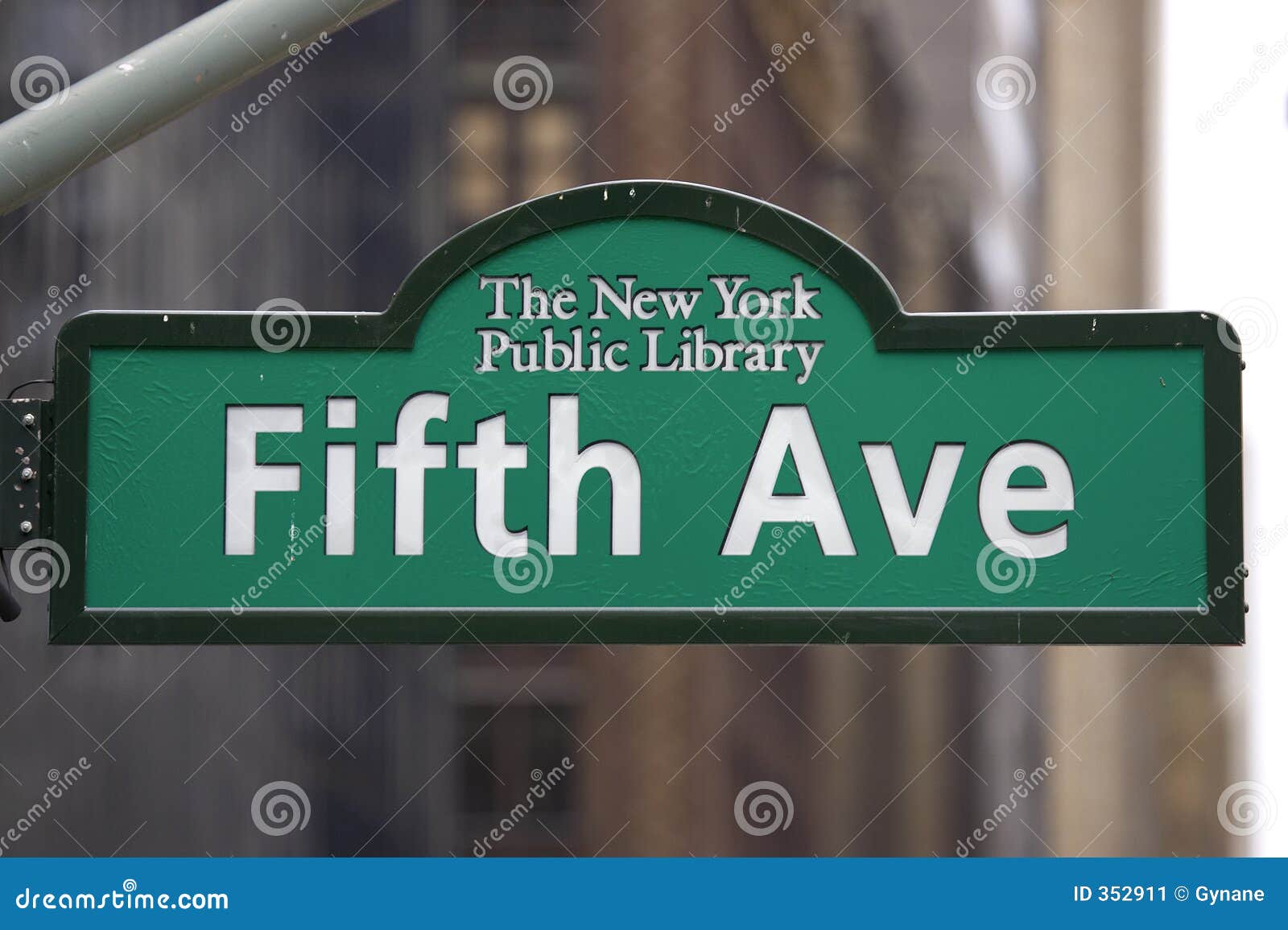 fifth avenue sign