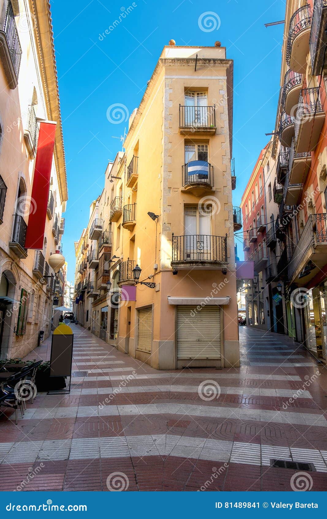 Figueres-Stra?e, Katalonien, Spanien Redaktionelles Foto - Bild von europa,  gepflastert: 81489841