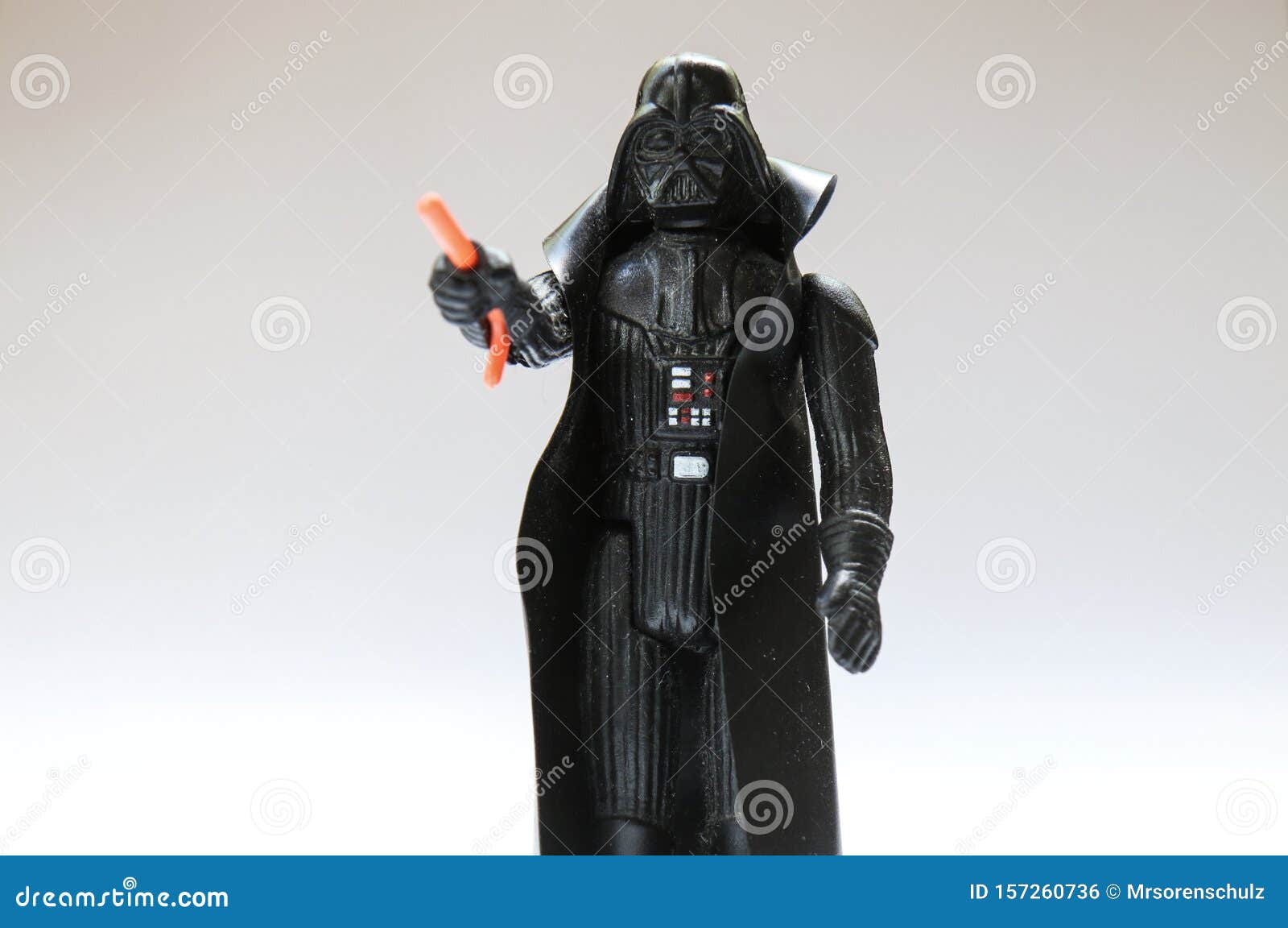 Figura De Acción De Darth Vader De La Guerra De Las Estrellas Vintadas De Kenner Con Un Sable De Luz En Blanco. Probablemente De Foto editorial - Imagen de darth, estrellas: 157260736