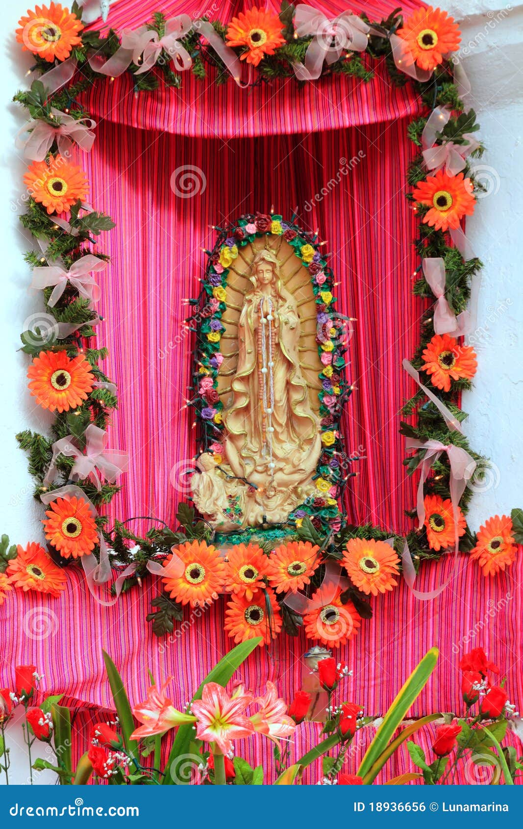 Figura virginal mexicana Guadalupe del Caribe tropical. Figura virginal mexicana fachada Guadalupe del Caribe tropical del madonna de la casa