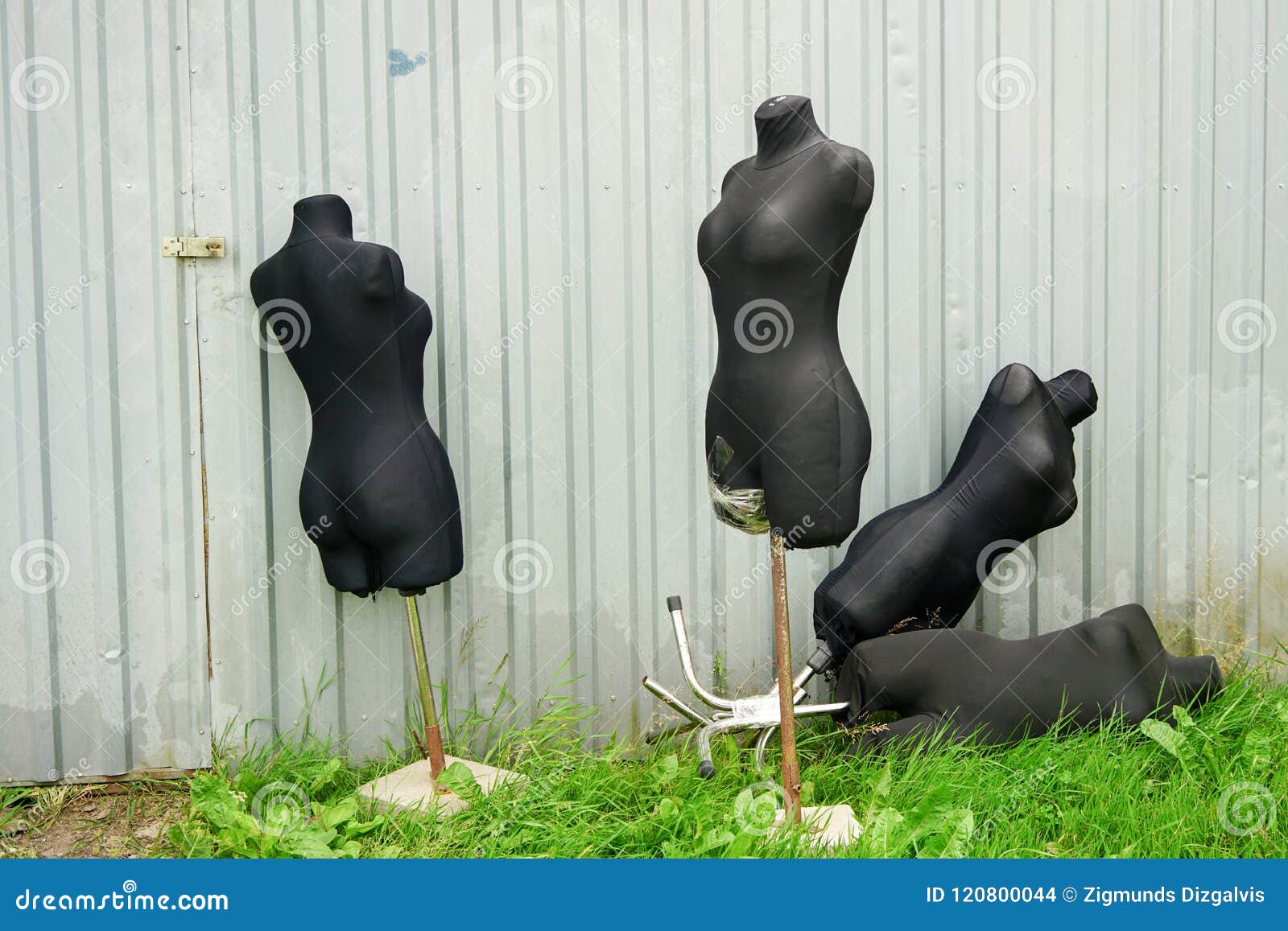Figure Usate Inutili Del Manichino Fotografia Stock - Immagine di vestiti,  bambola: 120800044