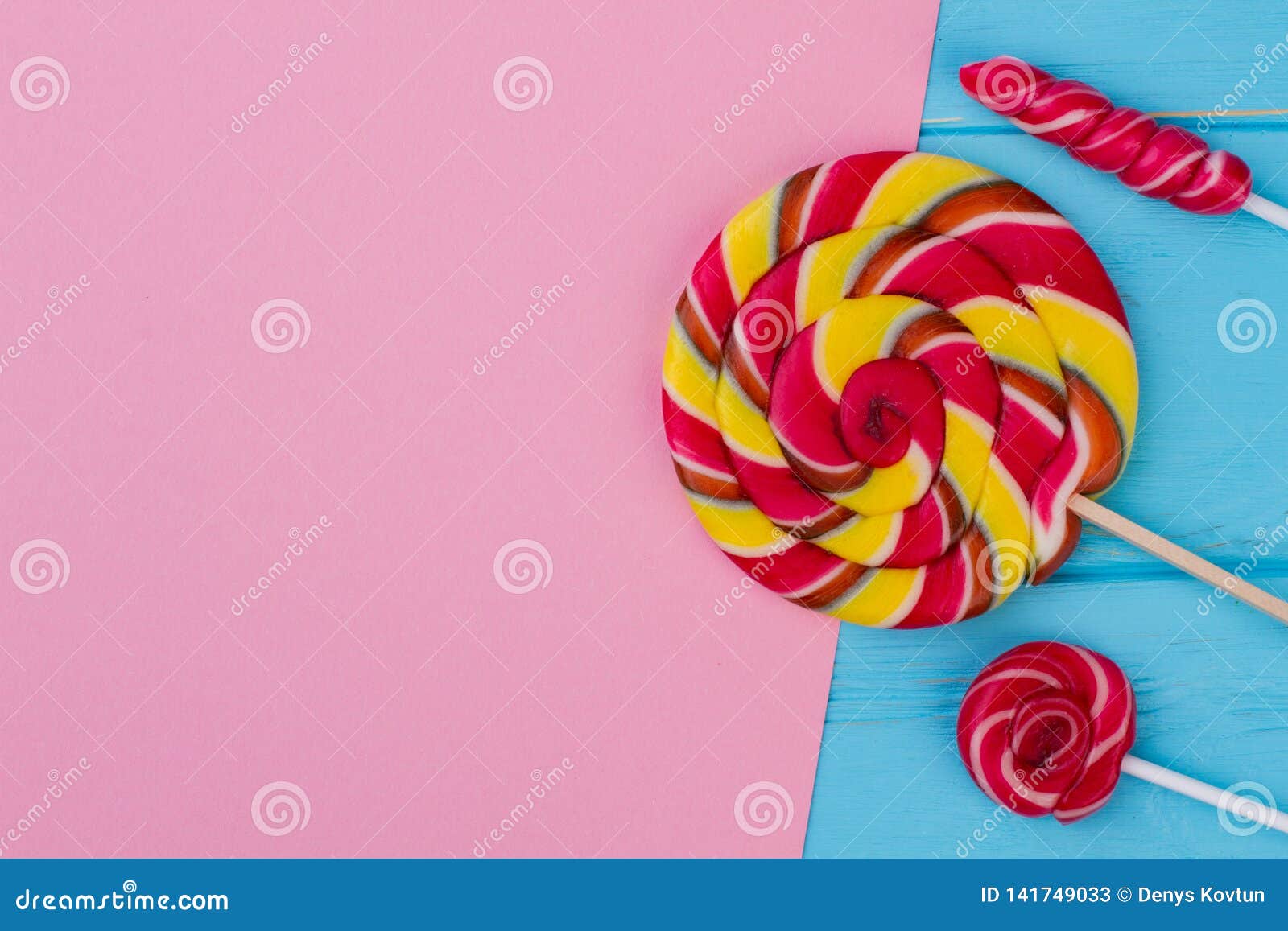 capital aparato Gato de salto Fije De Piruletas En Fondo Del Papel Del Color Imagen de archivo - Imagen de delicioso, papel: 141749033 capital aparato Gato de salto Fije De Piruletas En Fondo Del Papel Del Color Imagen de archivo - Imagen de delicioso, papel: 141749033