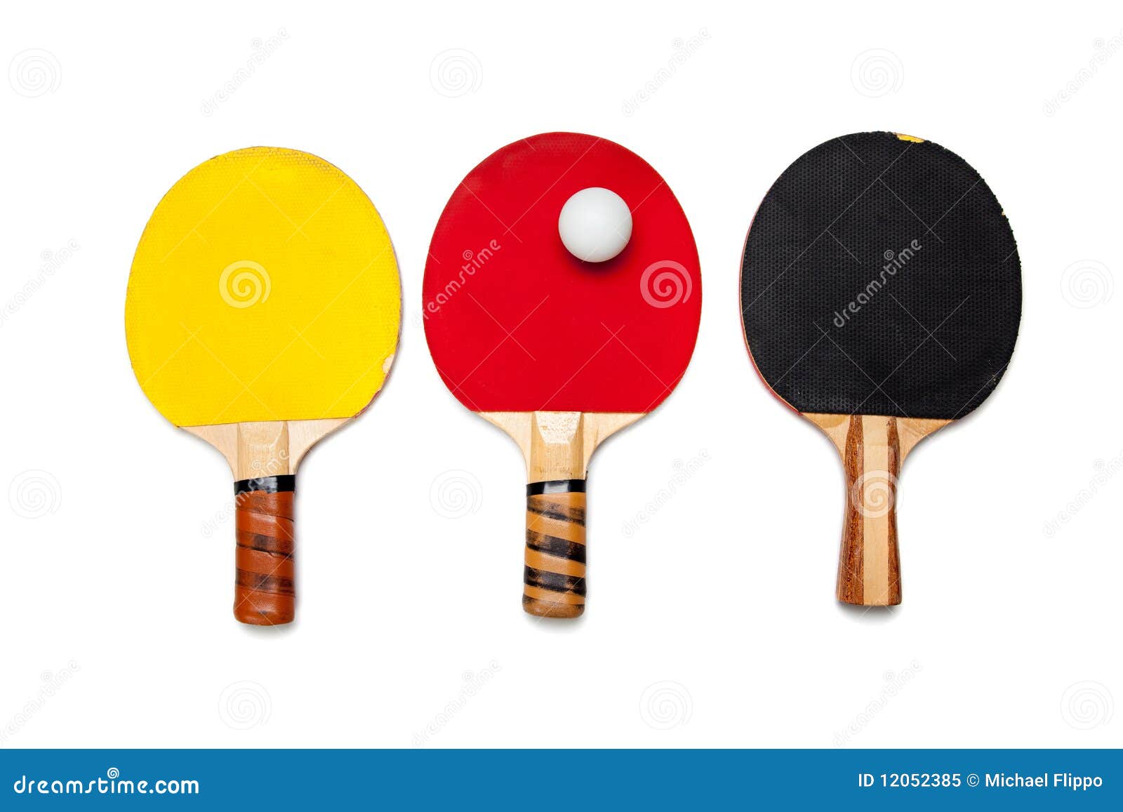 Fila De Las Paletas Del Ping-pong En Blanco Imagen de archivo - Imagen de  amarillo, golpe: 12052385