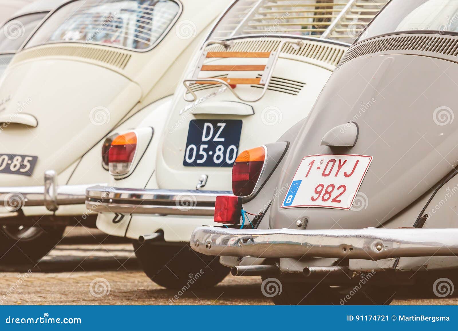 Precies bubbel verlangen Fila De Los Escarabajos De Volkswagen Del Vintage a Partir De Los Años 70  Foto editorial - Imagen de envejecido, viejo: 91174721