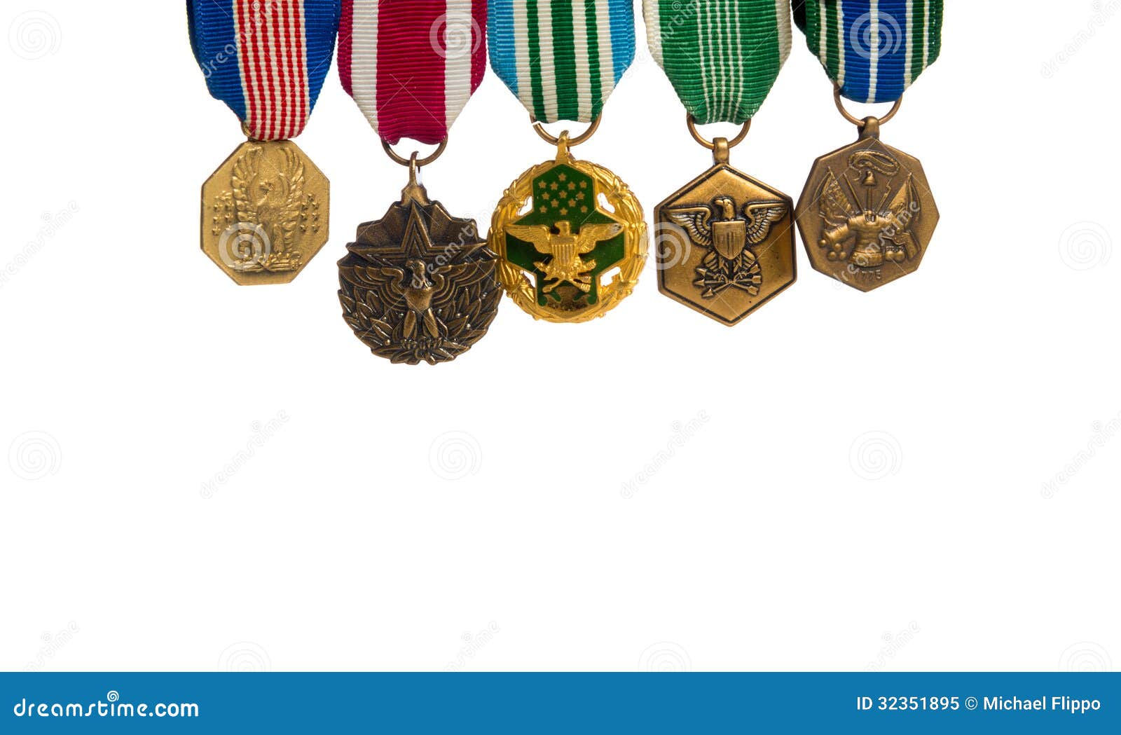 Fila de medallas militares imagen de archivo. Imagen de cintas - 32351895