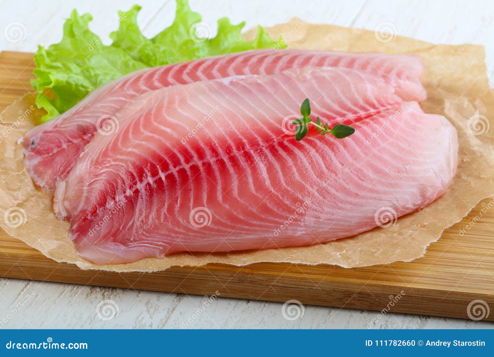 Filet de TIlapia photo stock. Image du cuisine, assaisonnement 111782660