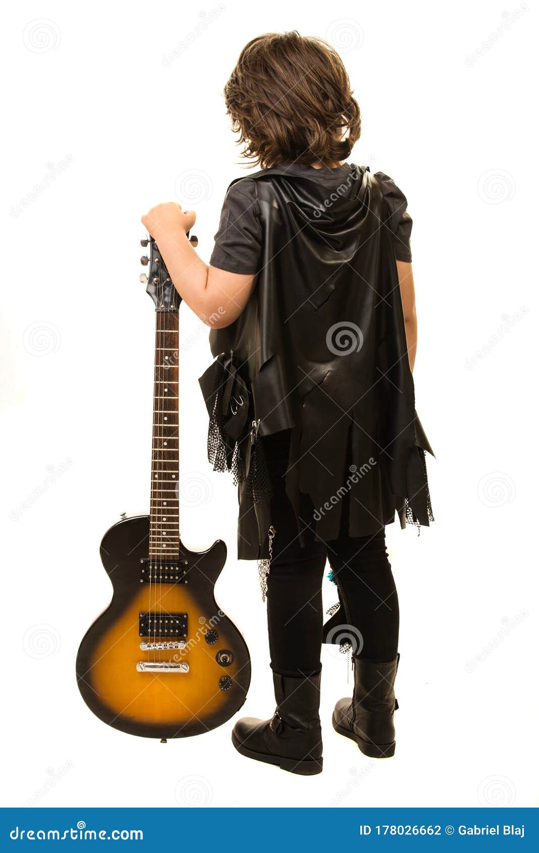 Menino Roqueiro Com Guitarra Foto de Stock - Imagem de vestido