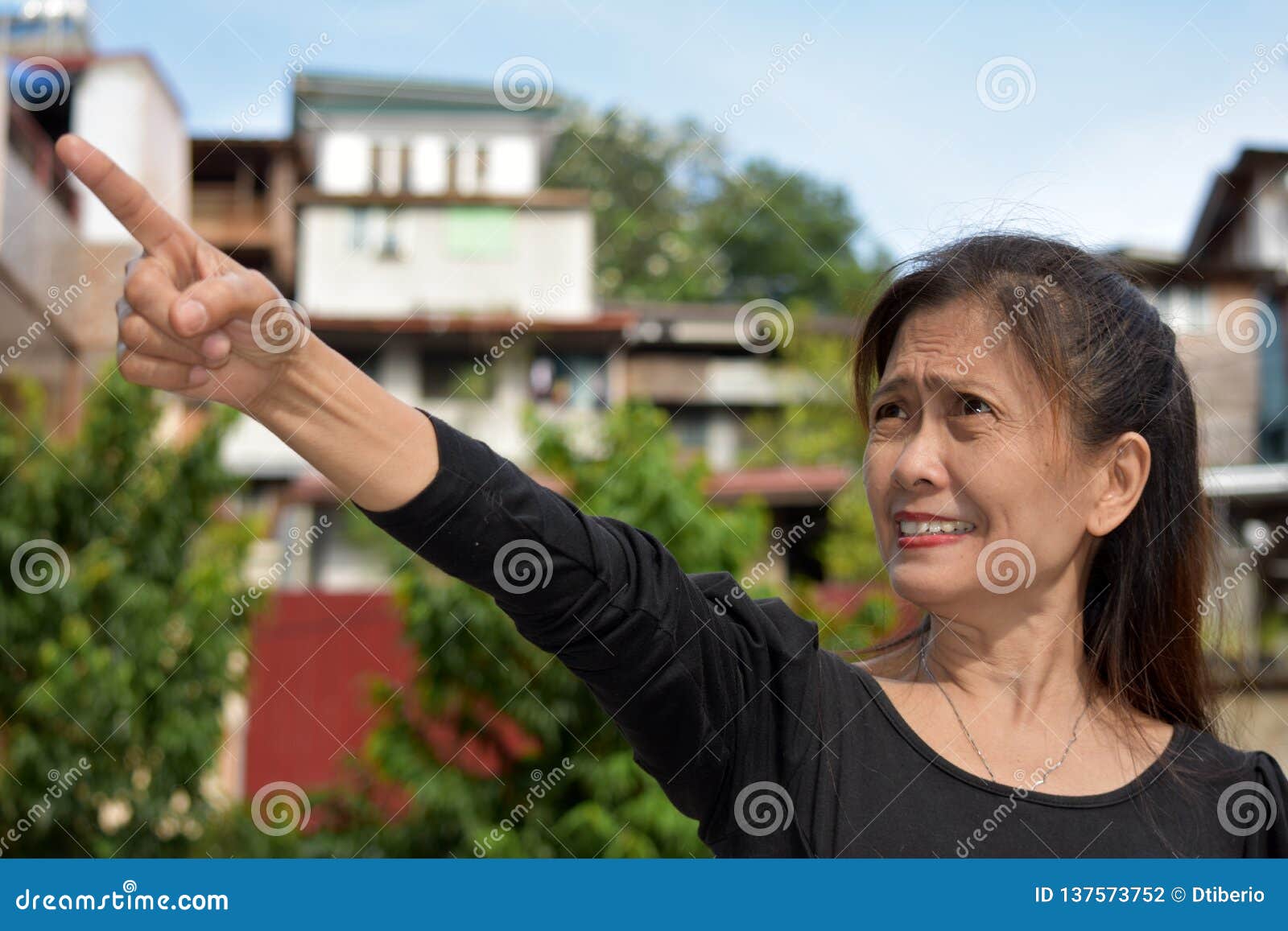 Filipina Female Senior Pointing Foto De Archivo Imagen De Maduro Jubilado 137573752