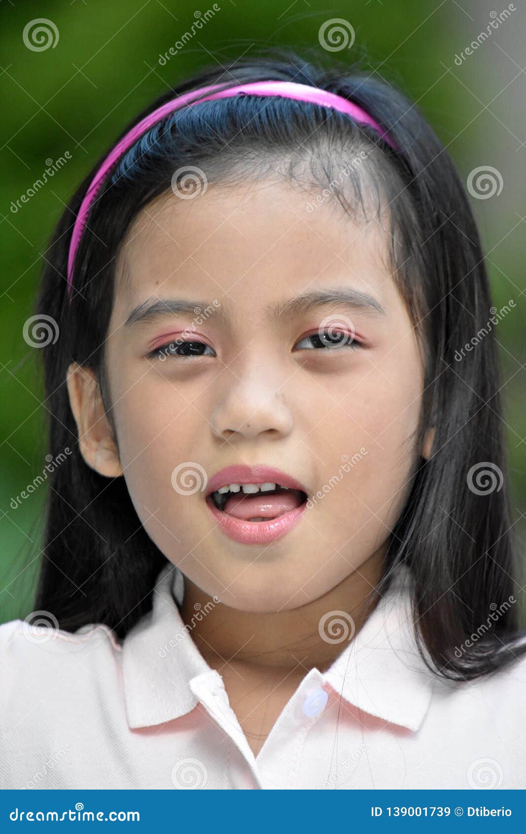 Filipina Girl Making Funny Faces Image Stock Image Du Jeune Minorité