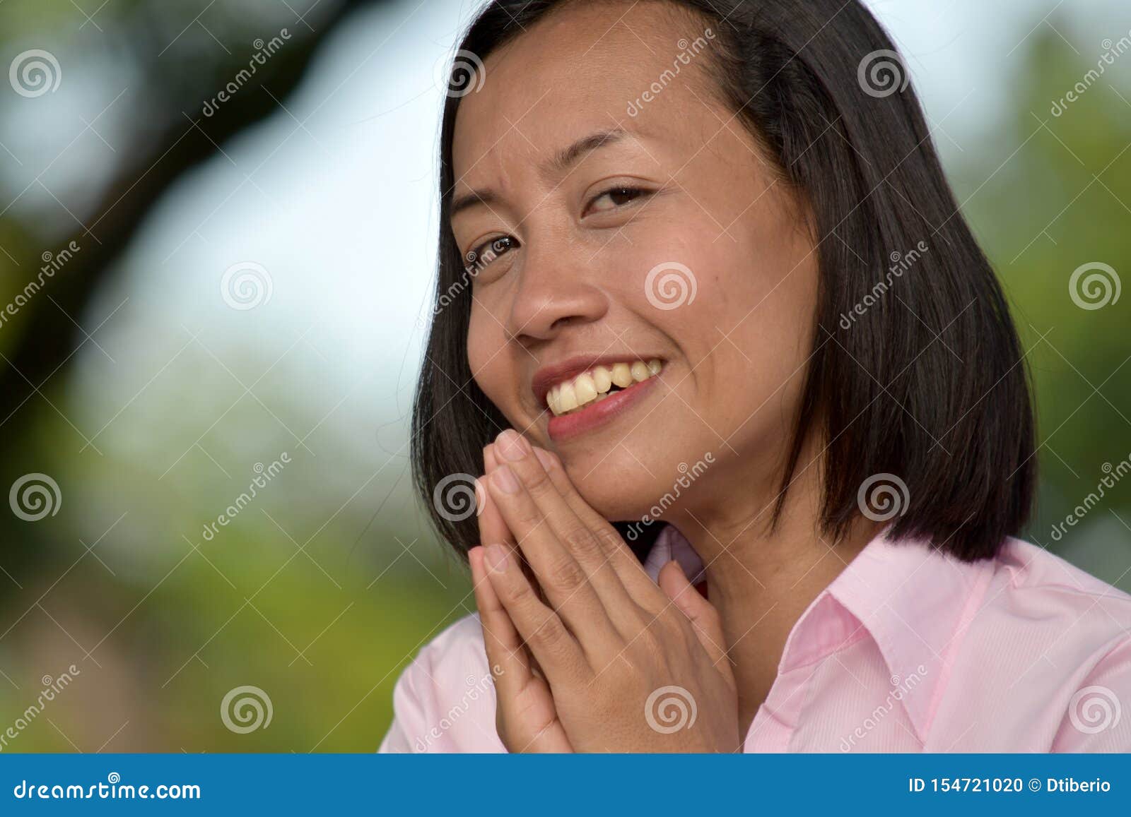 Filipina Woman Praying Jeune Photo Stock Image Du Minorités Femme 154721020