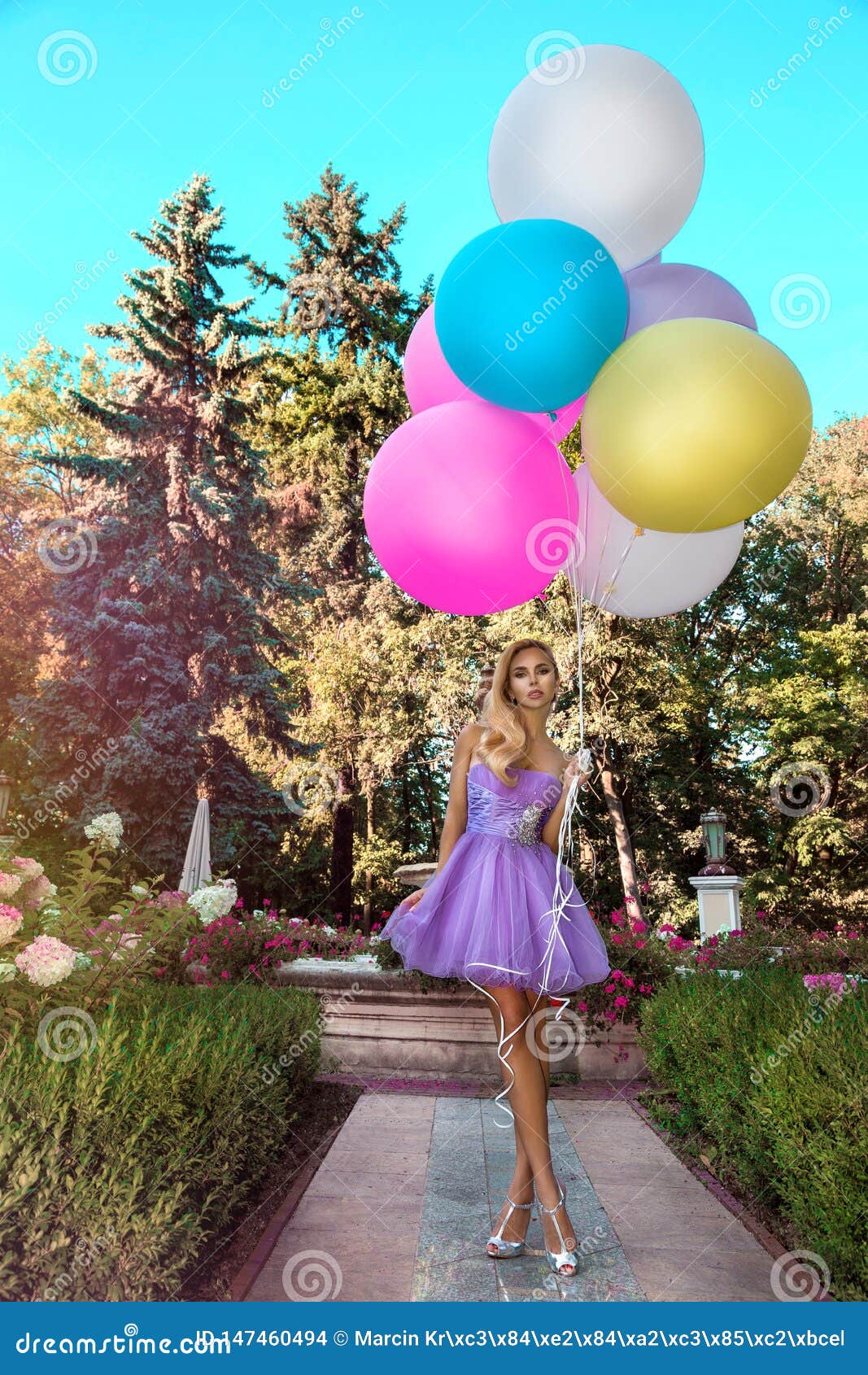 Birthday Girl Happy Young Woman With Colorful Latex Balloons Outdoor Trendy Wedding Style Shot In Full Length Young Attractive Photo Stock Image Du Adulte Mode Birthday Girl Happy Young Woman With Colorful Latex Balloons Outdoor Trendy Wedding Style Shot In Full Length Young Attractive Photo Stock Image Du Adulte Mode