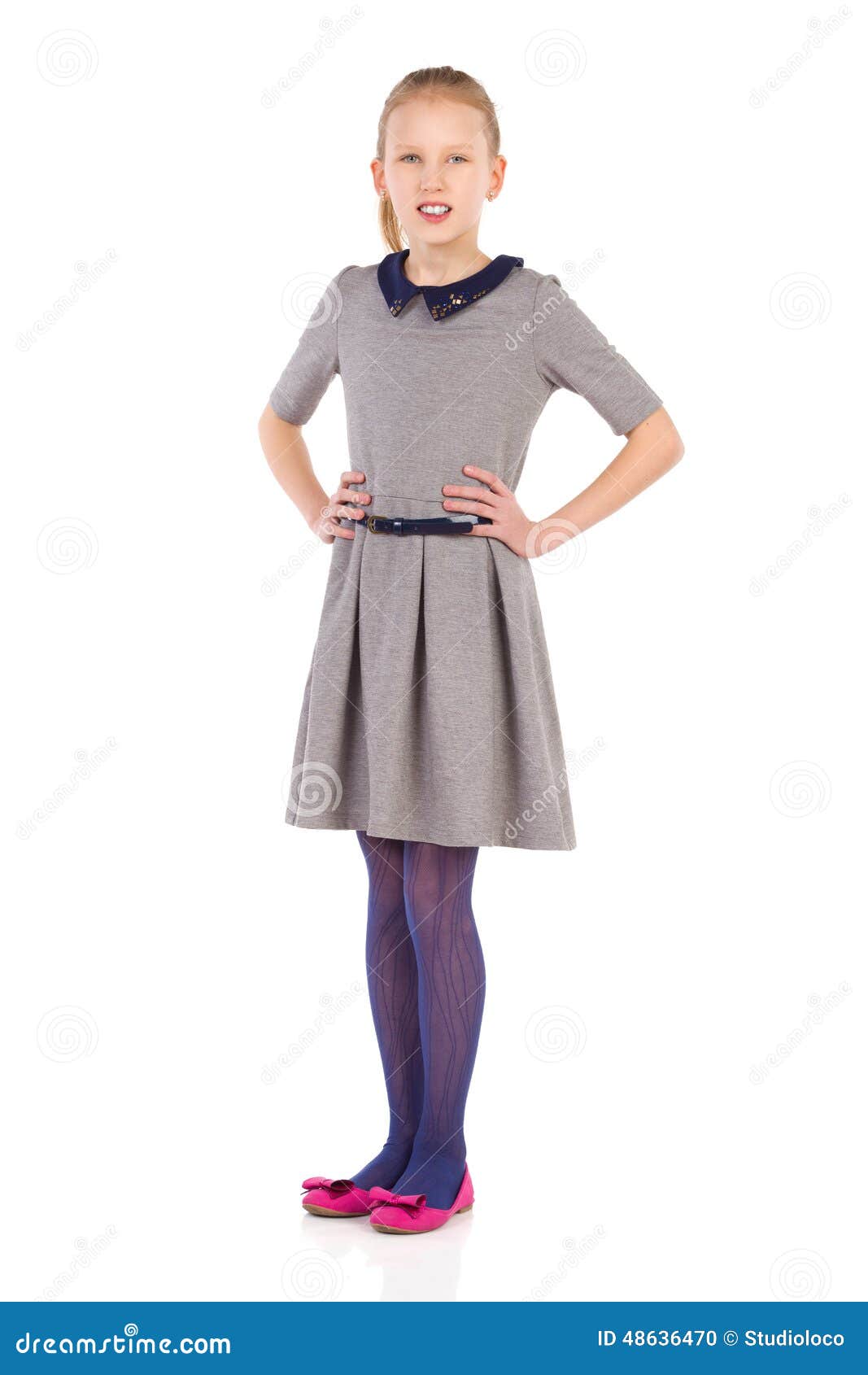 chaussures avec robe grise