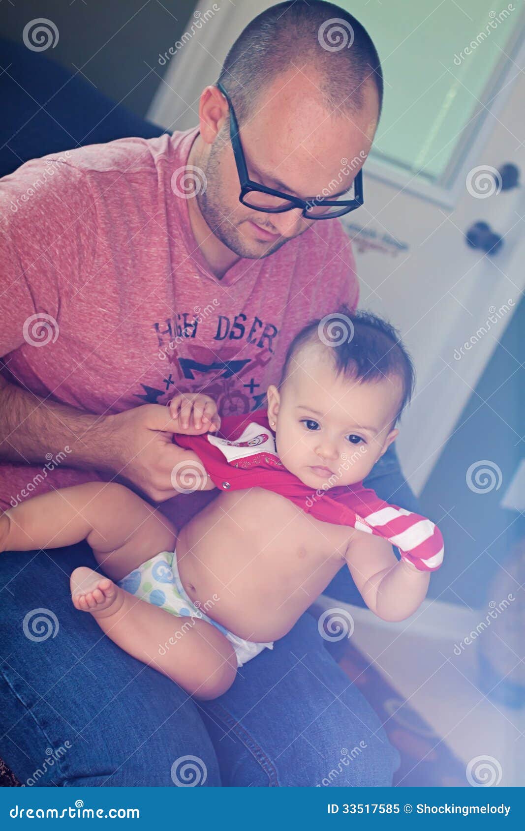 Fille De Bebe Avec Son Papa Image Stock Image Du Enfance Outdoors Fille De Bebe Avec Son Papa Image Stock Image Du Enfance Outdoors
