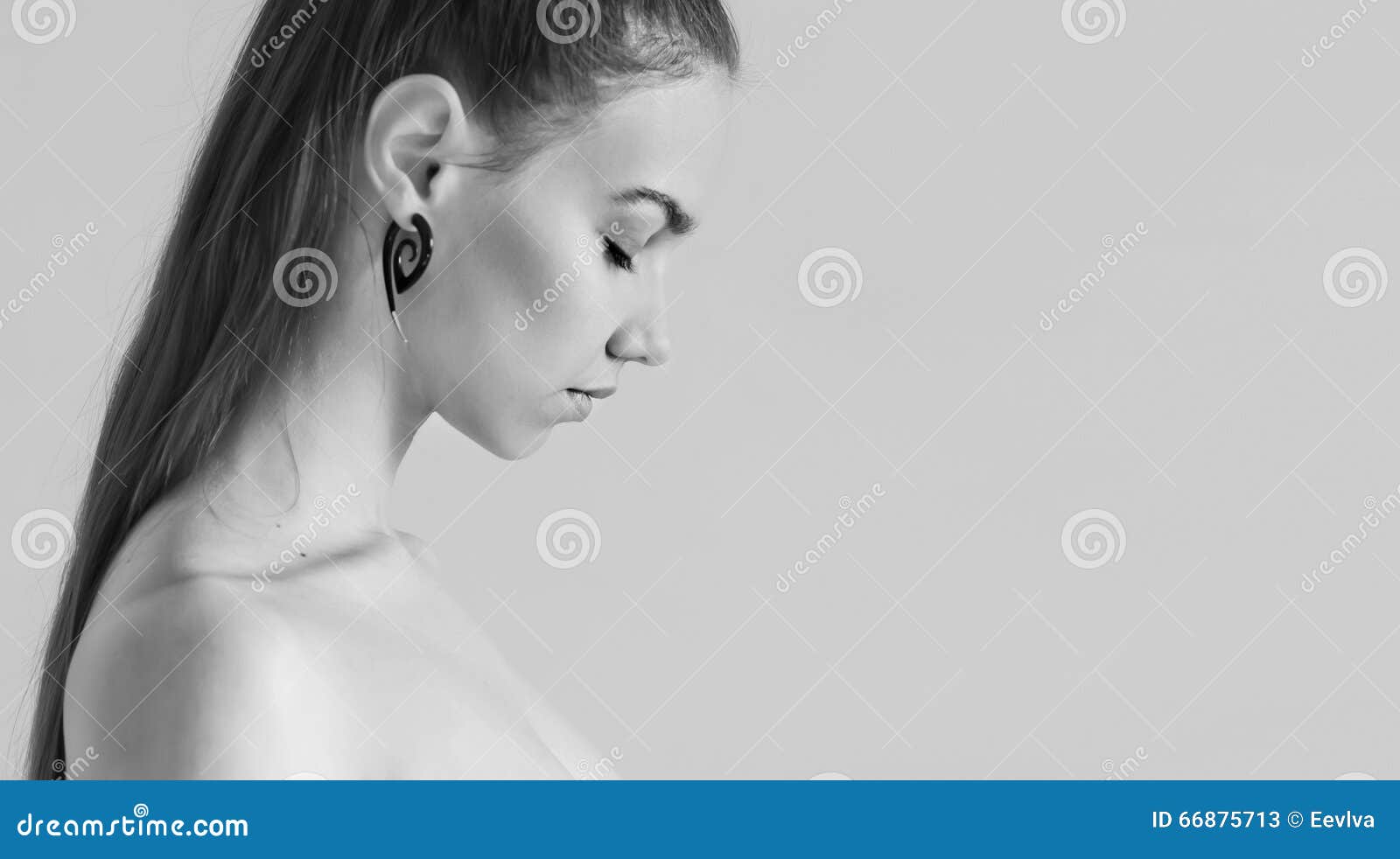 Fille Triste Dans Le Profil Image Stock Image Du Mode Charme