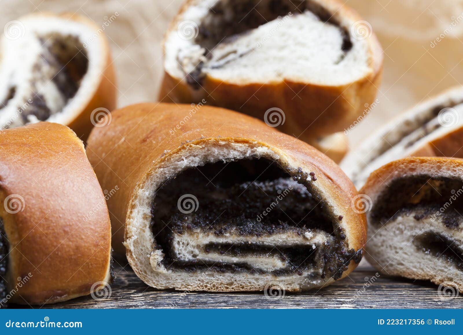 the filling of poppy seeds and eggs