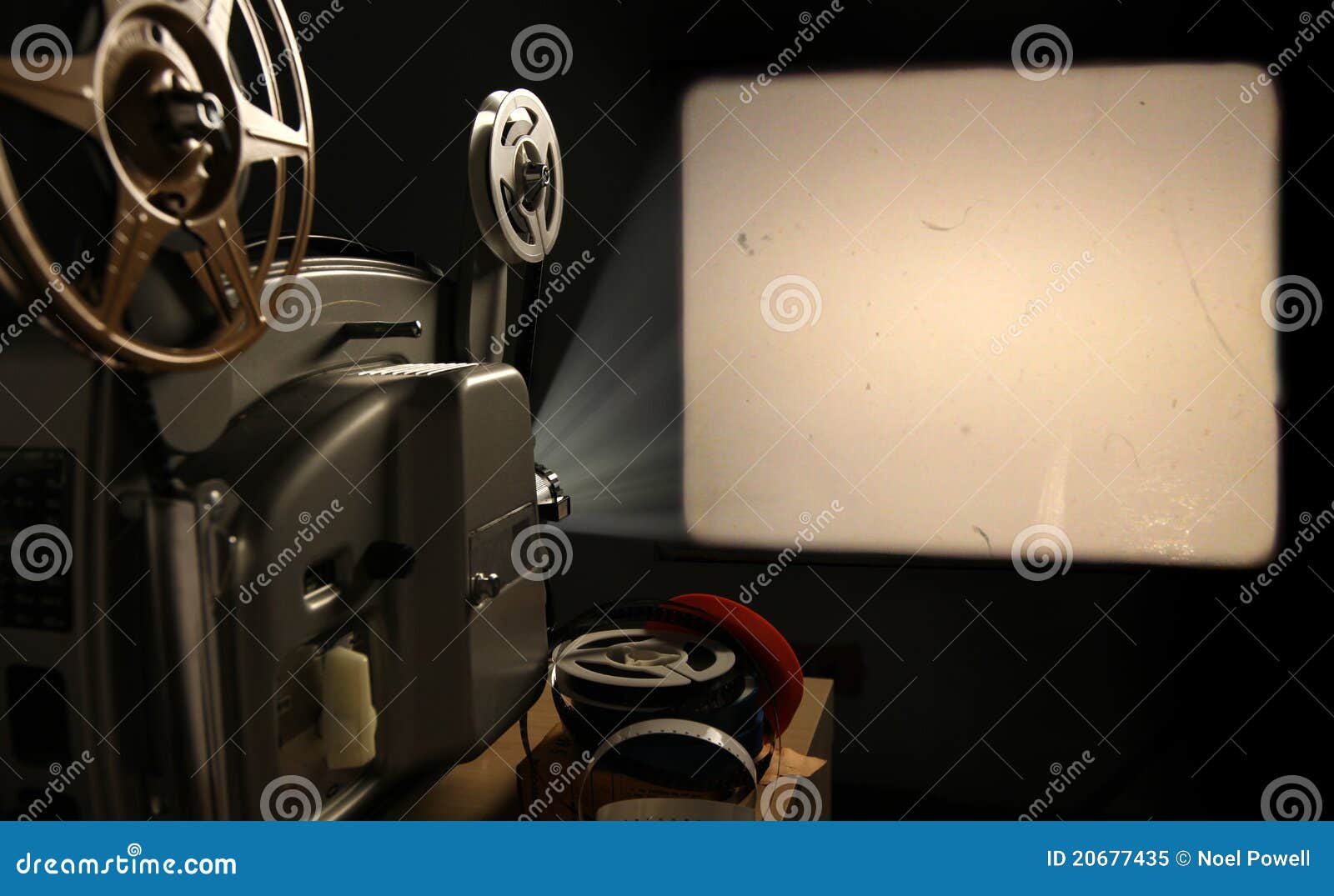 Film Projector with Blank Frame Stock Image - Image of cinema, beam:  20677435