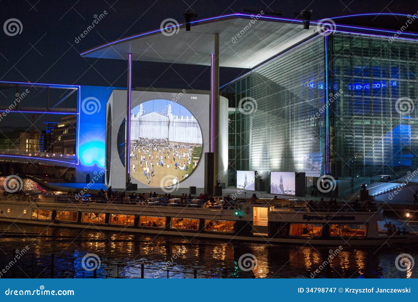 Film Und Lichtshow am Deutschen Bundestag. Redaktionelles