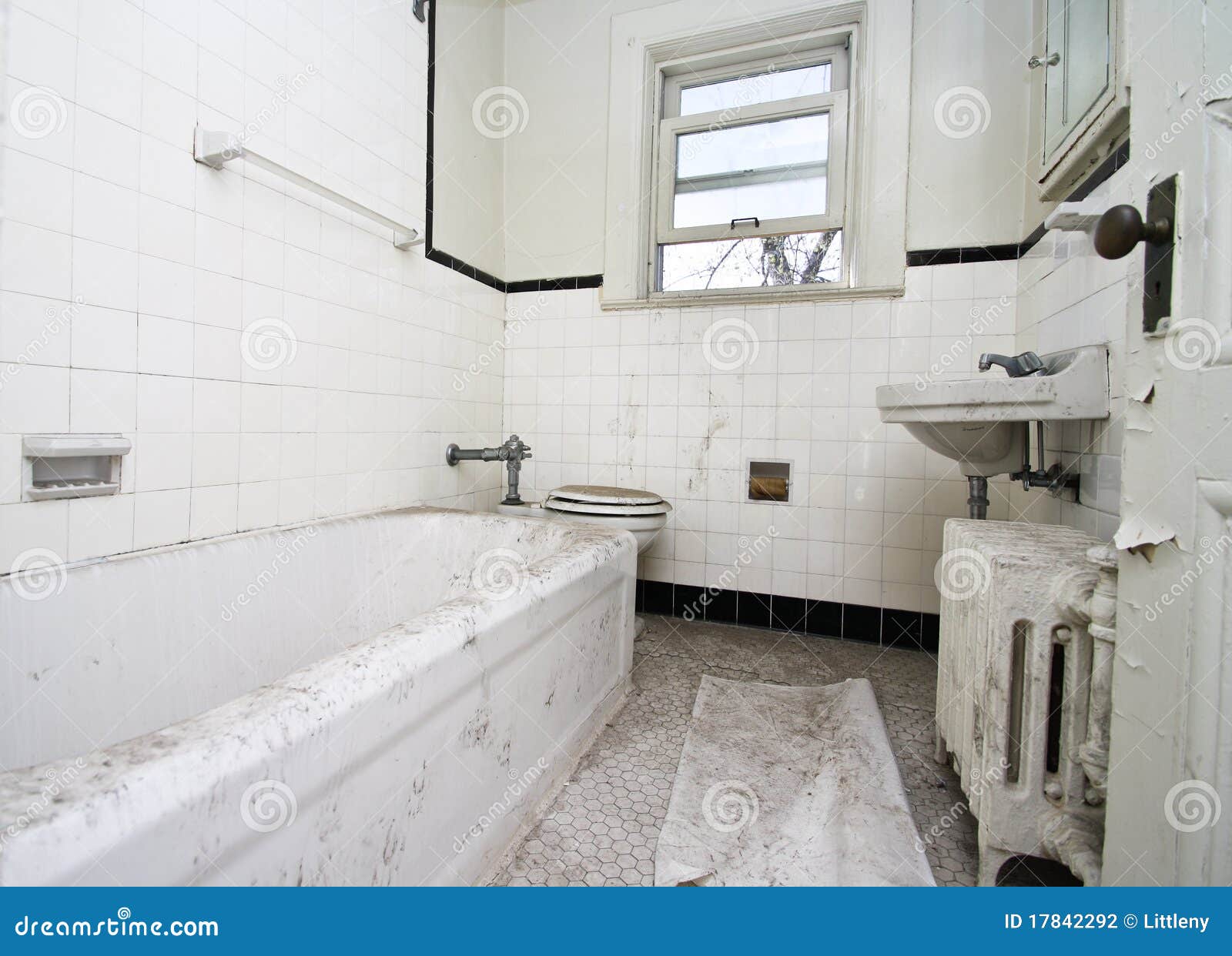 Filthy Bathroom stock photo. Image of toilet, abandoned 17842292