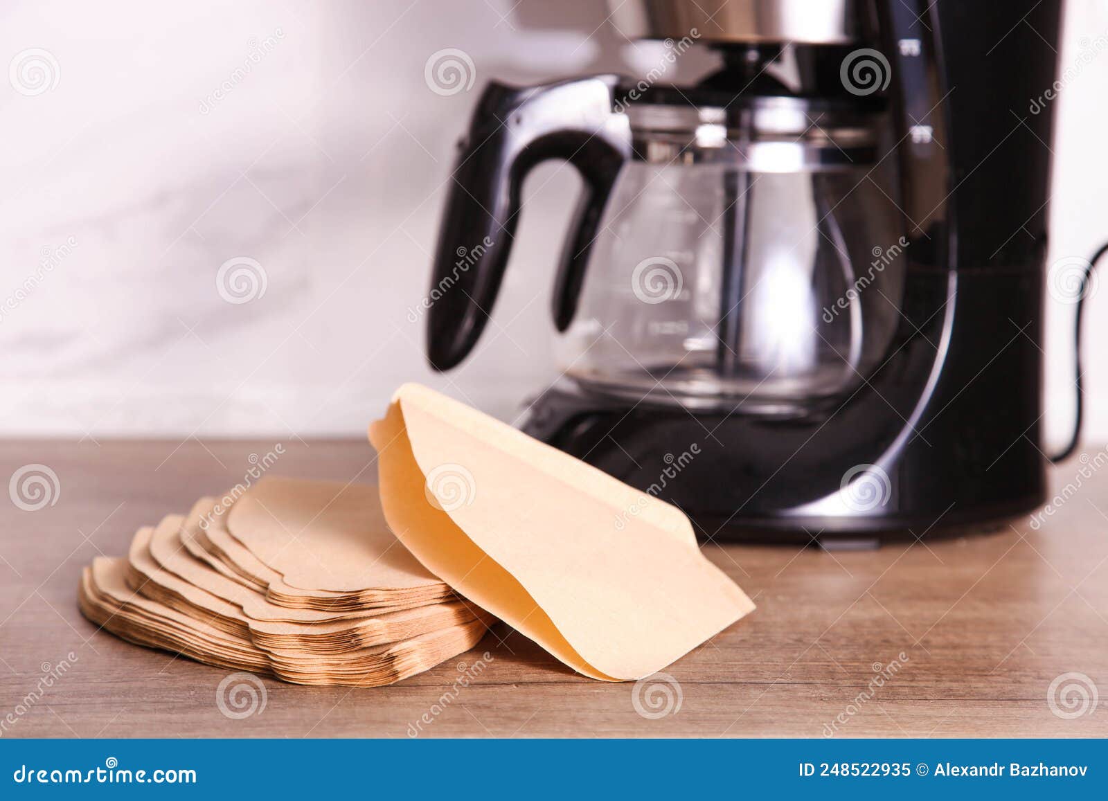 Filtros De Papel Desechables Para Cafetera Por Goteo Imagen de archivo -  Imagen de aplicaciones, cocina: 248522935