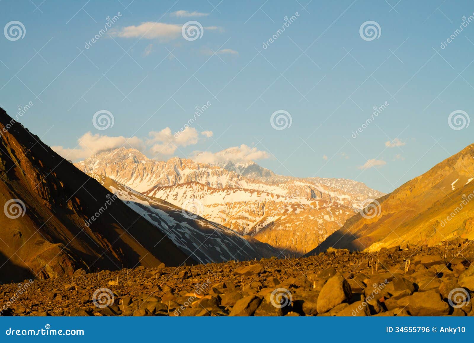 Fim De Cajon Del Maipo Do Inverno Foto de Stock Imagem de garganta