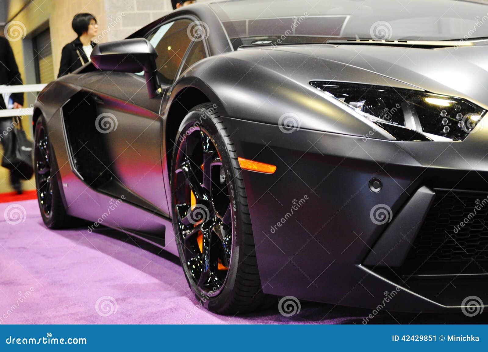 Bangkok, Thailand, 08.08.2022: Lamborghini Luxus-Superauto für:  Stockillustration 2206536169 | Shutterstock, image size:1600x1153