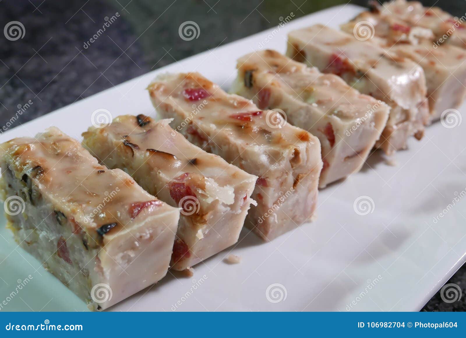 Fin De Gateau Chinois De Taro Sur La Table A La Cuisine Photo Stock Image Du Gateau Table Fin De Gateau Chinois De Taro Sur La Table A La Cuisine Photo Stock Image Du Gateau Table