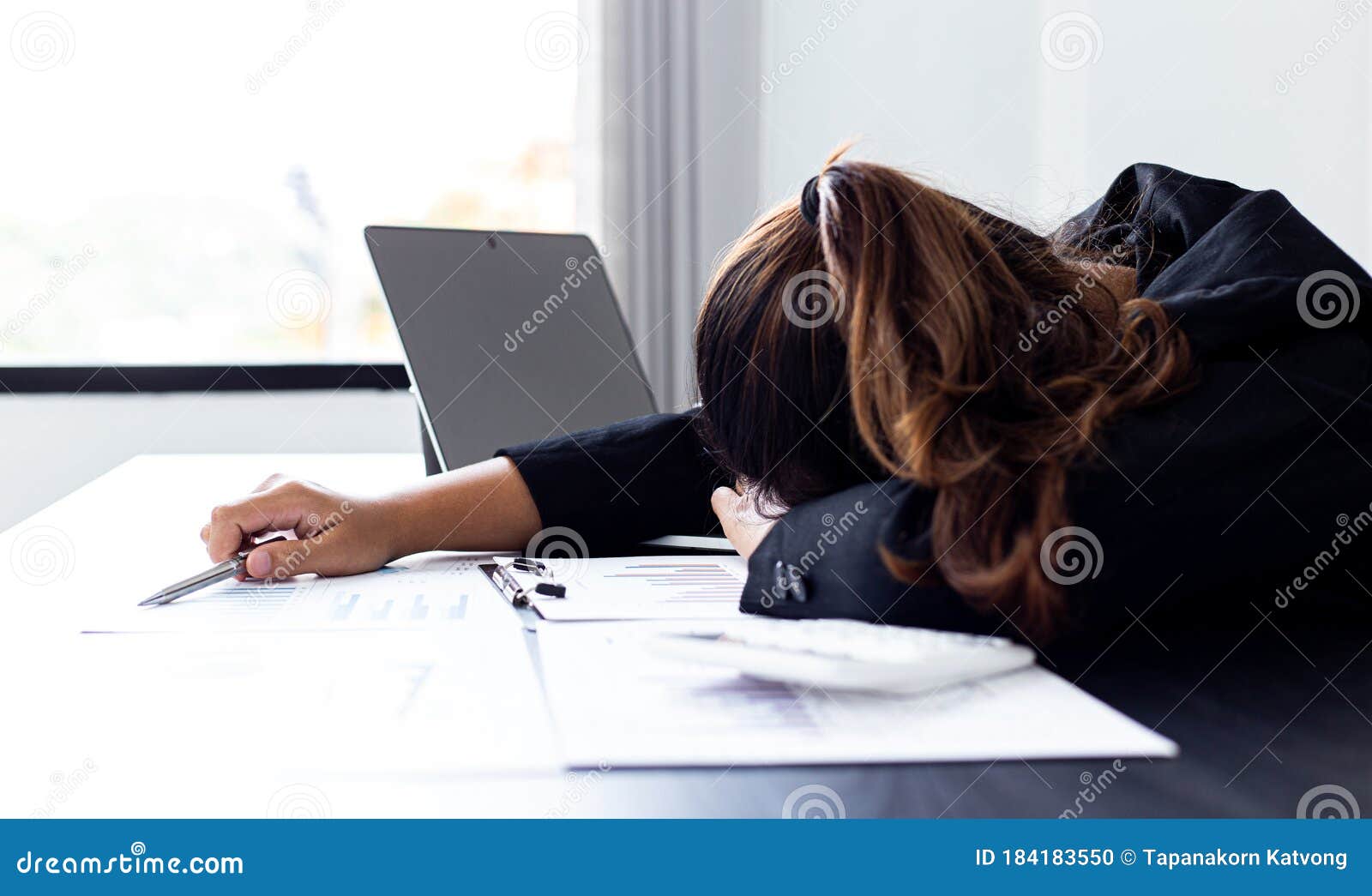 Financial Accountant Works On Analyzing And Summarizing ...