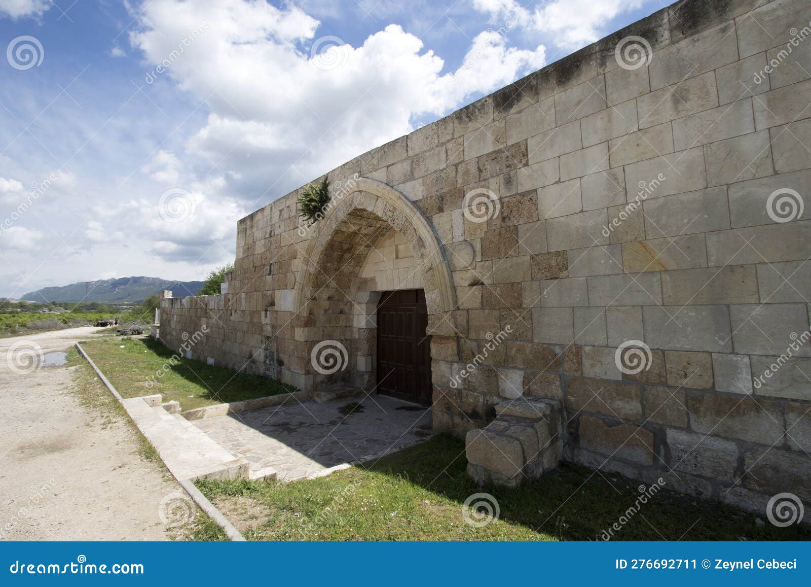 main door of misis havraniye caravanserai