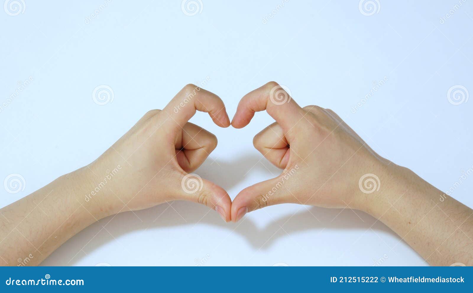 Finger Von Weiblichen Händen in Form Von Herzen Auf Weißem Hintergrund  Unter Licht Stockfoto - Bild von zeichen, glück: 212515222