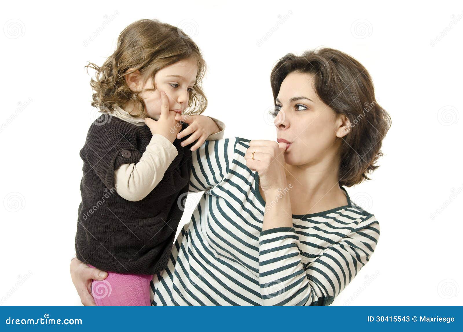 Дал пососать матери. Мать и дочь fingering. Mother finger. Mom finger. Mother daughter taste finger.