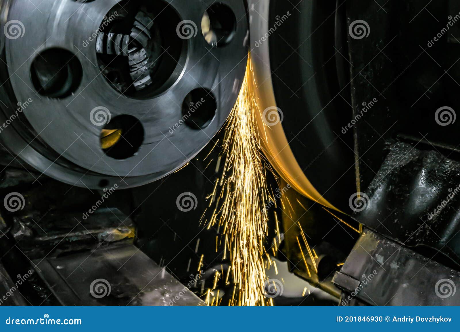 Finishing Metal Processing on a Cylindrical Grinding Machine in the