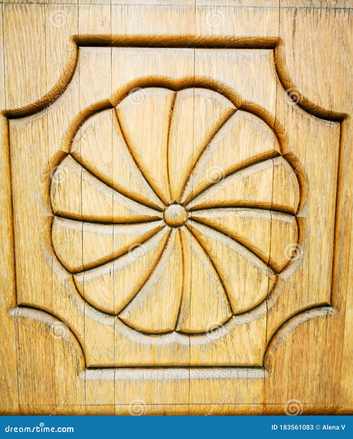 Fiore Da Intaglio in Legno in Forma Geometrica Immagine Stock - Immagine di  figura, legno: 183561083