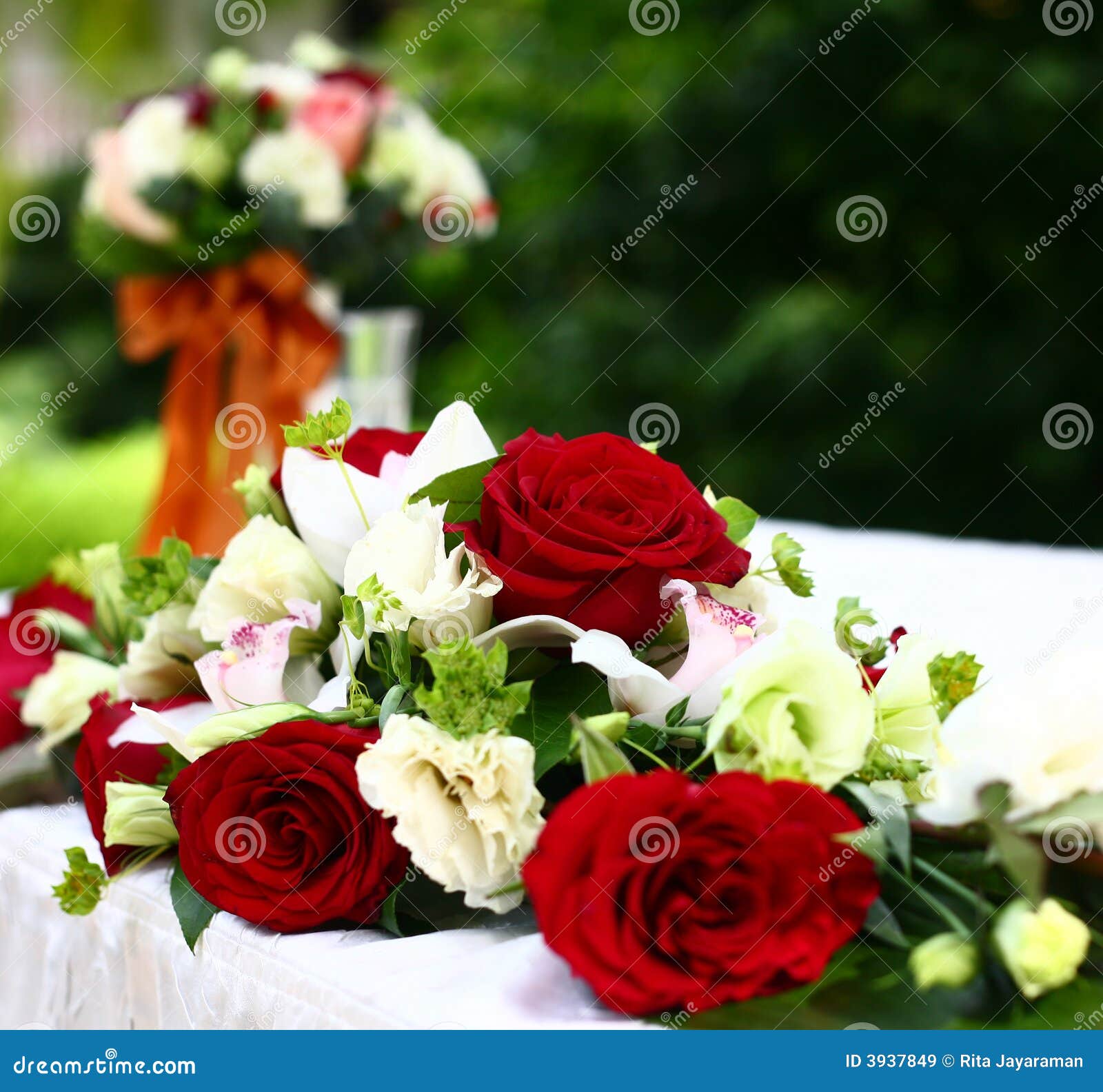 Bouquet Di Rose Bianche, Fiori Da Matrimonio, Bouquet Da Sposa, Bouquet Da Ballo, Bouquet Da Polso, Bouquet Di Rose, Fiori Di Seta Da Matrimonio, Braccialetto Di Strass. - Italia