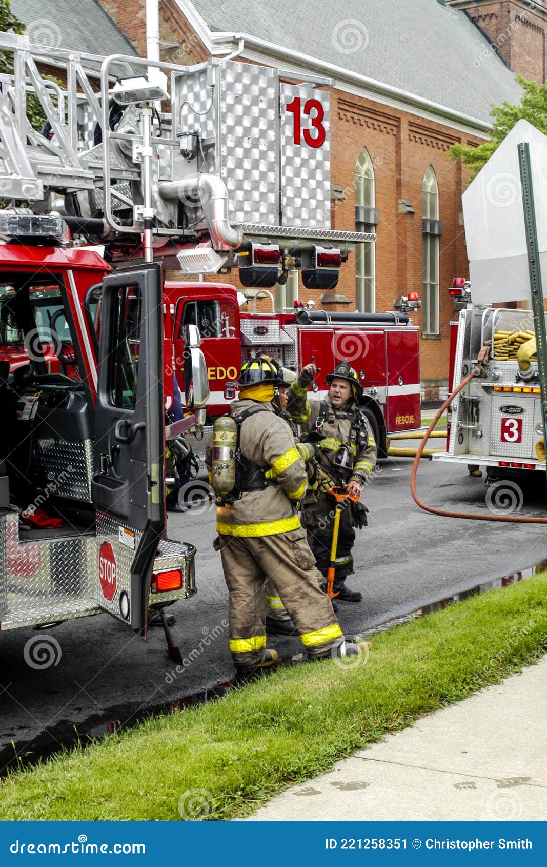 Firemen at a House Fire in Toledo, Ohio Editorial Photo Image of ohio