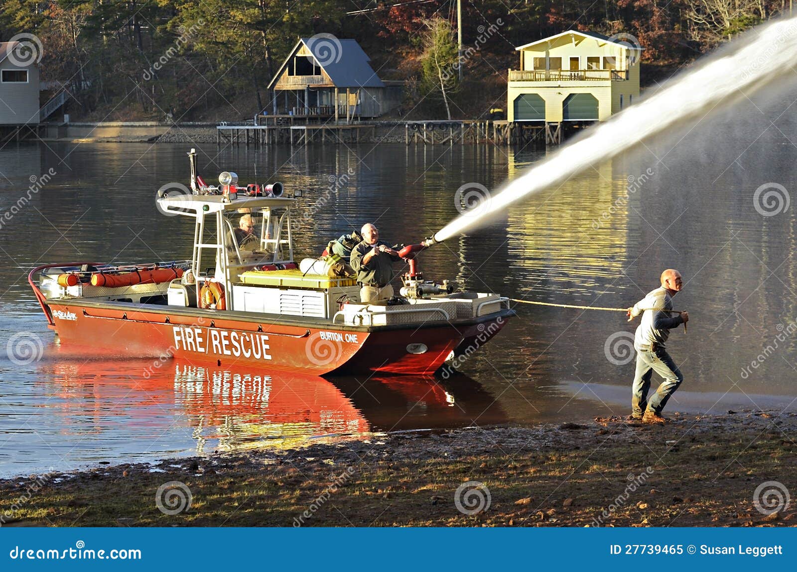 Fireboat Spraying Water editorial image. Image of pumper 27739465
